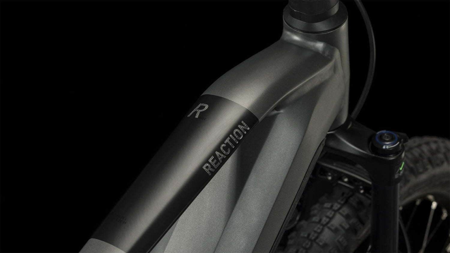 CUBE Reaction Hybrid Race 750 Detail am Steuerrohr und Oberrohr, grey'n'metal 2023