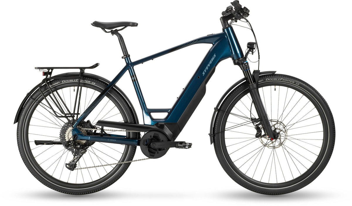STEVENS E-8X Tour Plus Gent E-Bike in India Ink, Seitenansicht mit Gepäckträger