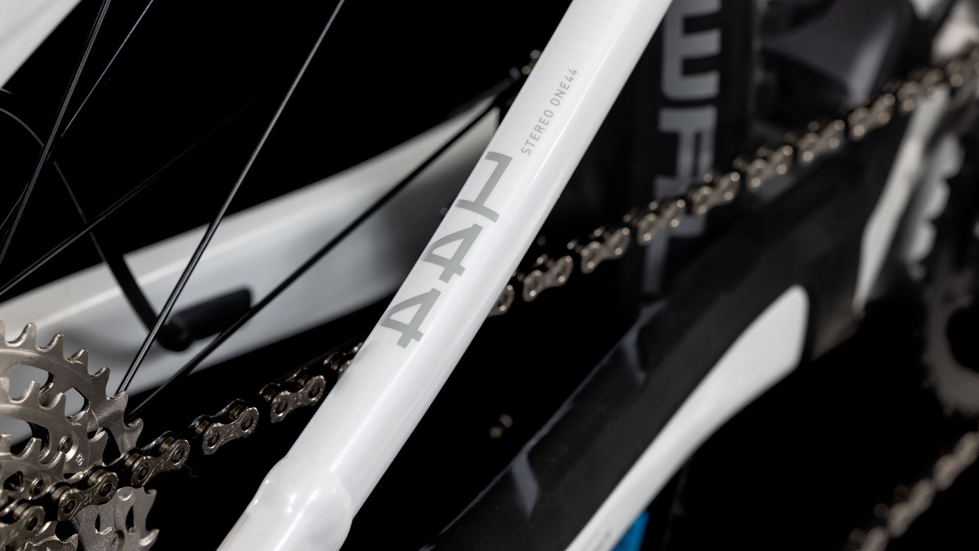 CUBE Stereo Hybrid ONE44 EXC 800 metallicwhite´n´black.