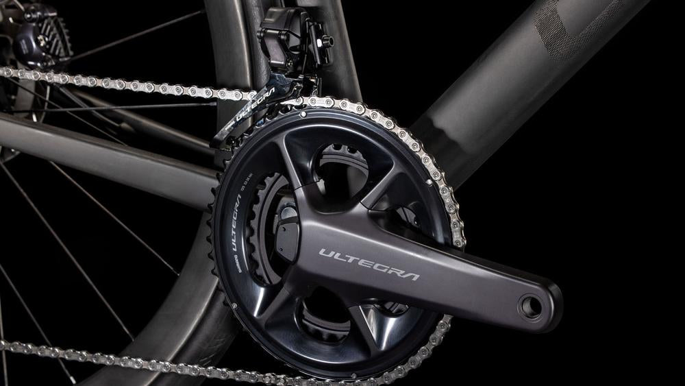 CUBE Litening AIR C:68X Race blackline Rennradrahmen im Detail mit Hinterrad und Carbonstreben