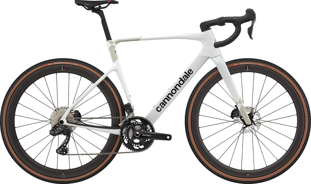 Cannondale SuperX Crb 2 cashmere Gravelbike in Weiß mit Carbonrahmen und Scheibenbremsen