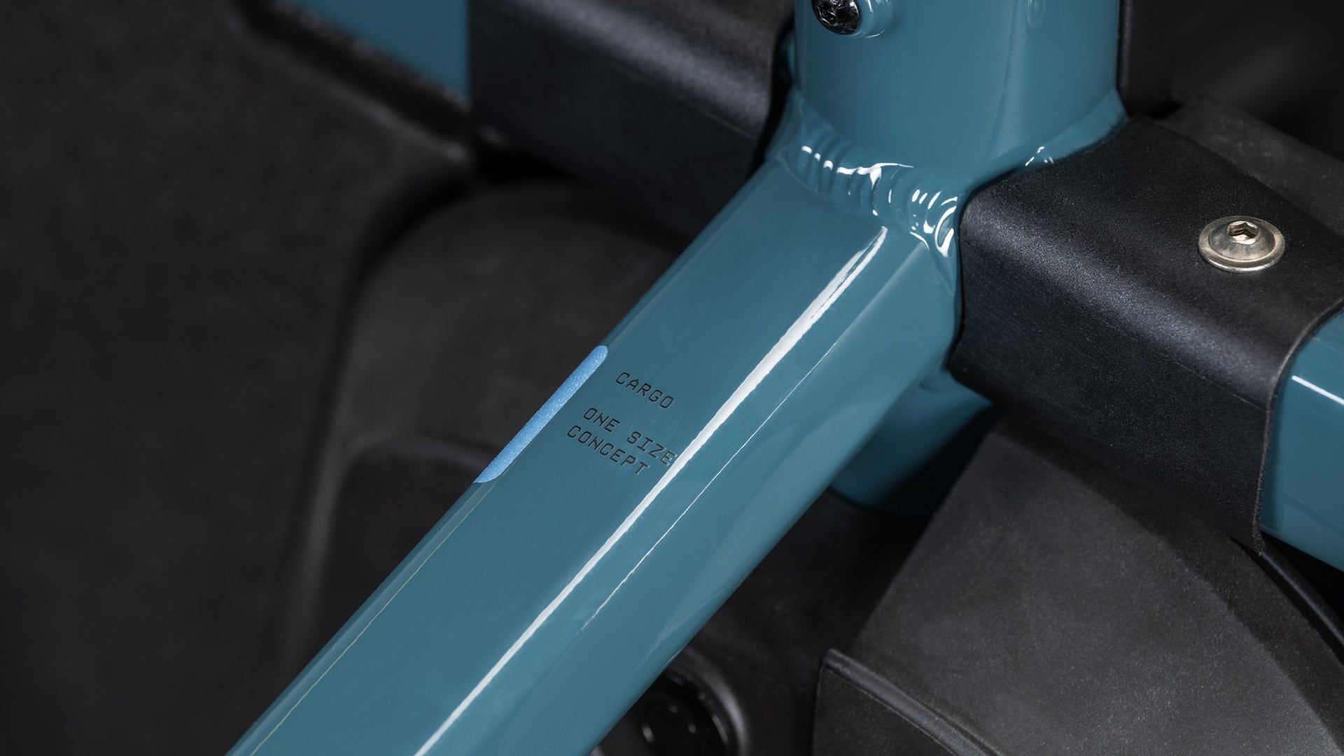 CUBE Cargo Hybrid 800 storm´n´reflex.