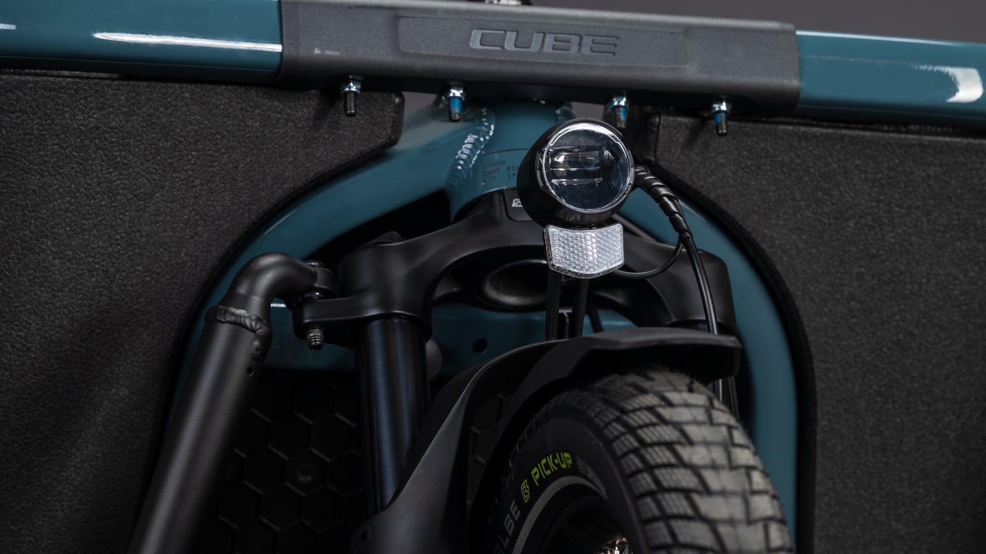 CUBE Cargo Hybrid 800 storm´n´reflex.