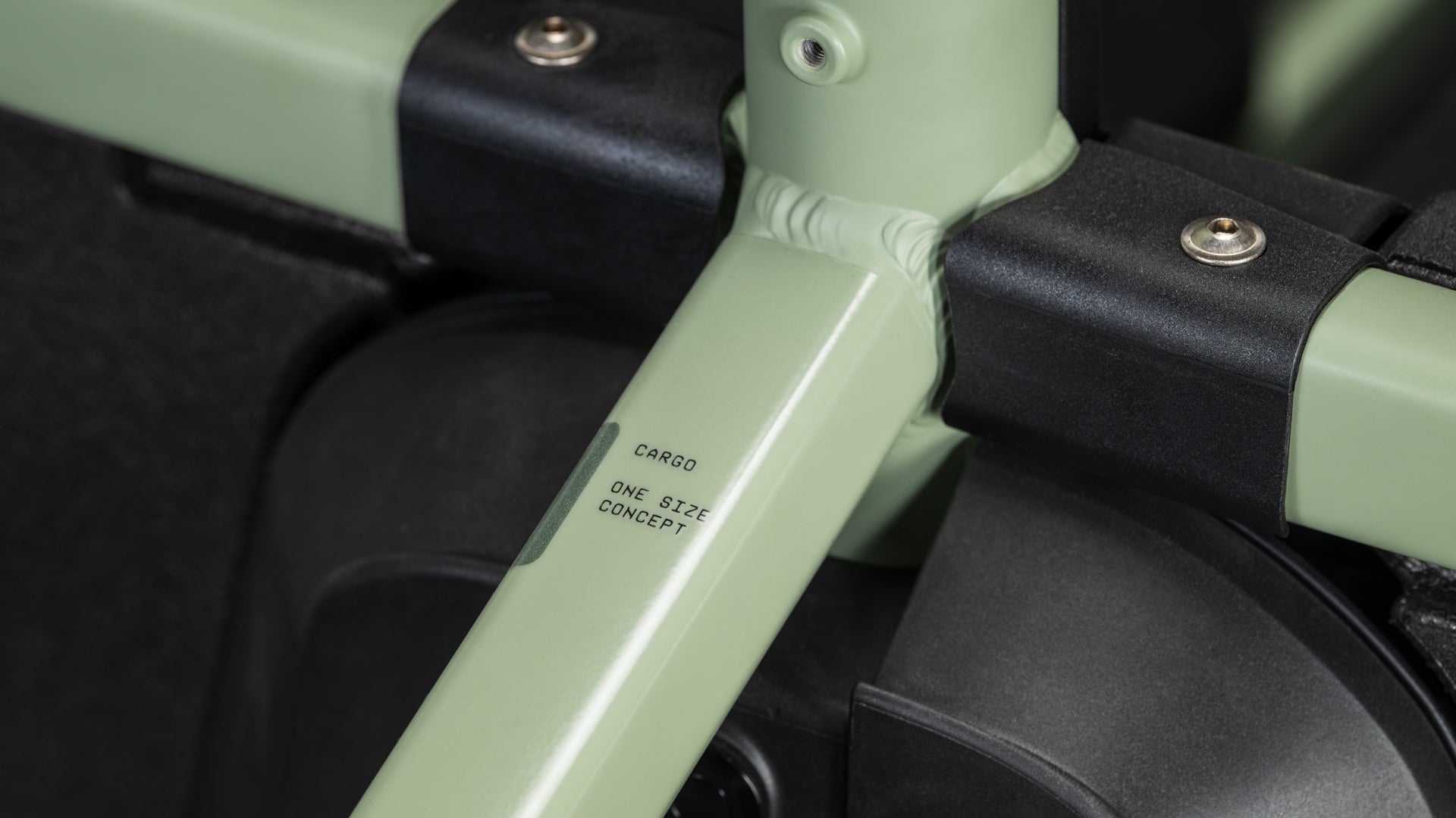 CUBE Cargo Hybrid 800 pea´n´reflex.