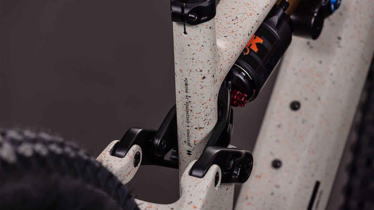 CUBE AMS Hybrid 177 C:62 SUPER TM 600X in reedbeigegrit´n´orange, Rahmen-Detail Federung