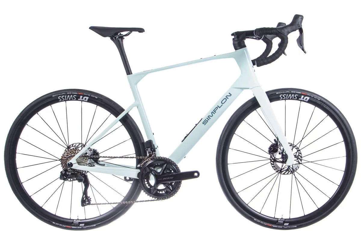 Simplon Kiaro Rennrad mit Shimano 105 Di2 2x12 in Glacier White Glossy und Greyish Green