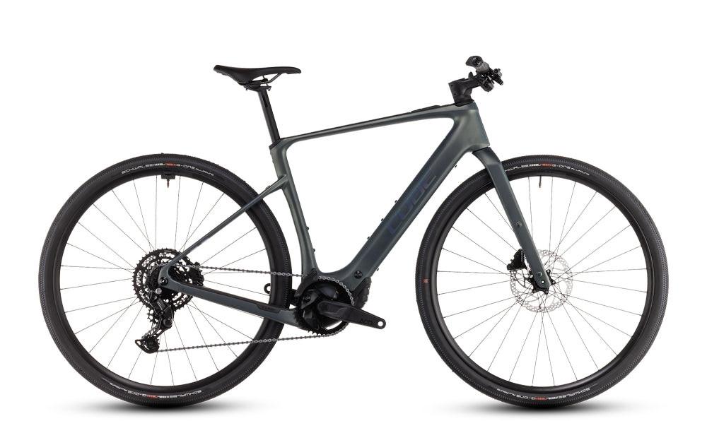 CUBE Nulane Hybrid C:62 Race 400X in Sagebrushgreen und Prism, E-Bike von der Seite