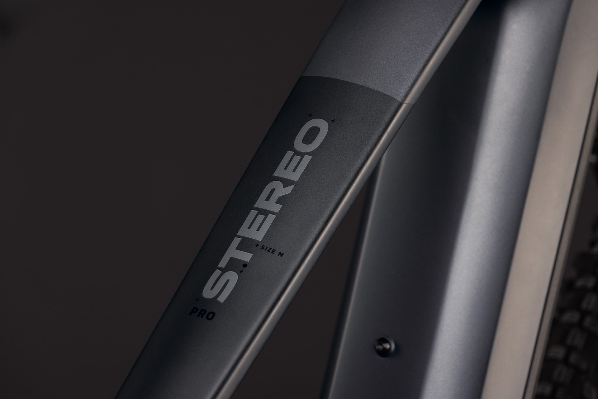 CUBE Stereo Hybrid ONE22 Pro 800 in slabgrey´n´chrome, Rahmen-Detailaufnahme