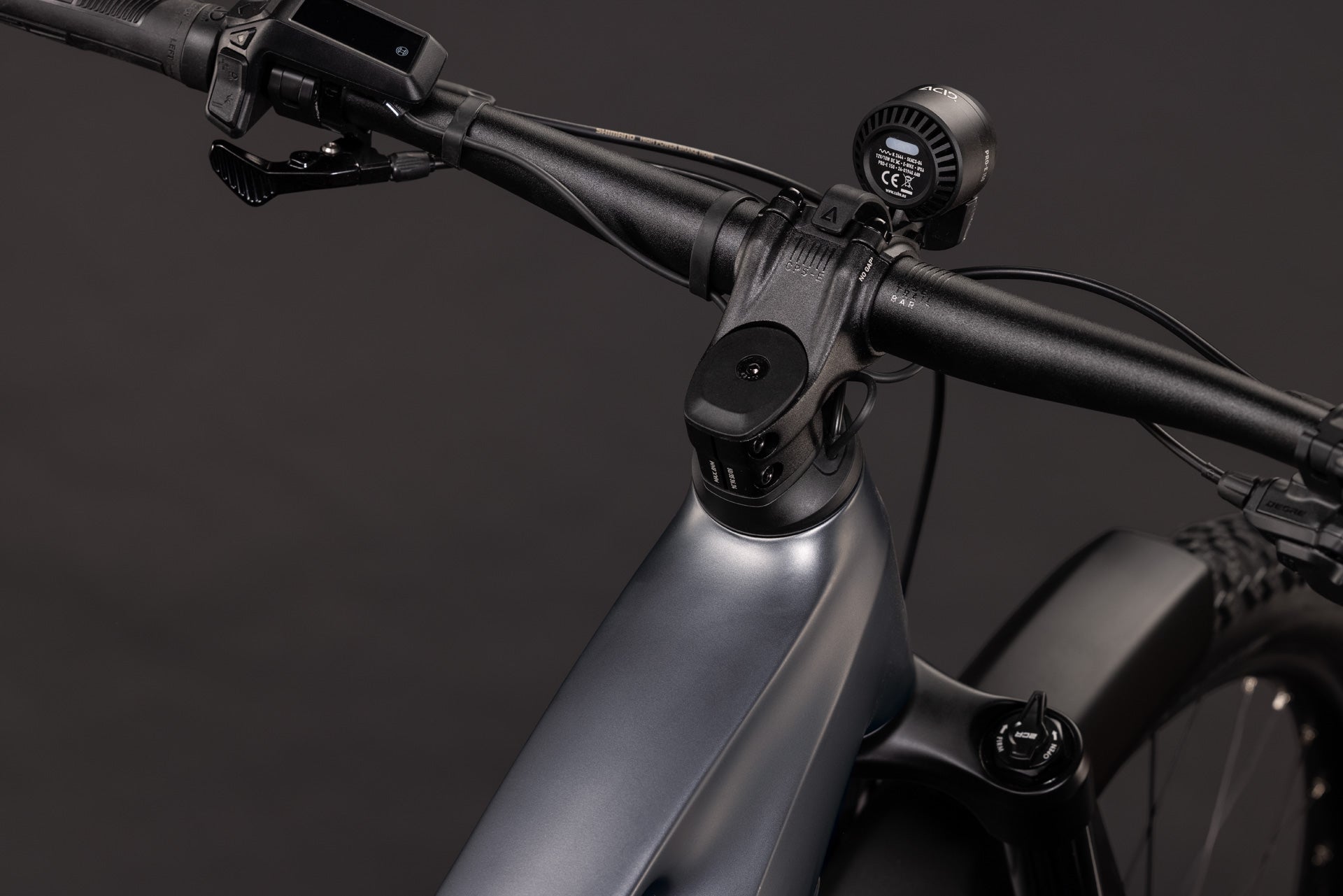 CUBE Stereo Hybrid ONE22 Pro 800 FE in slabgrey’n’chrome, Cockpit-Detail mit Steuersatz