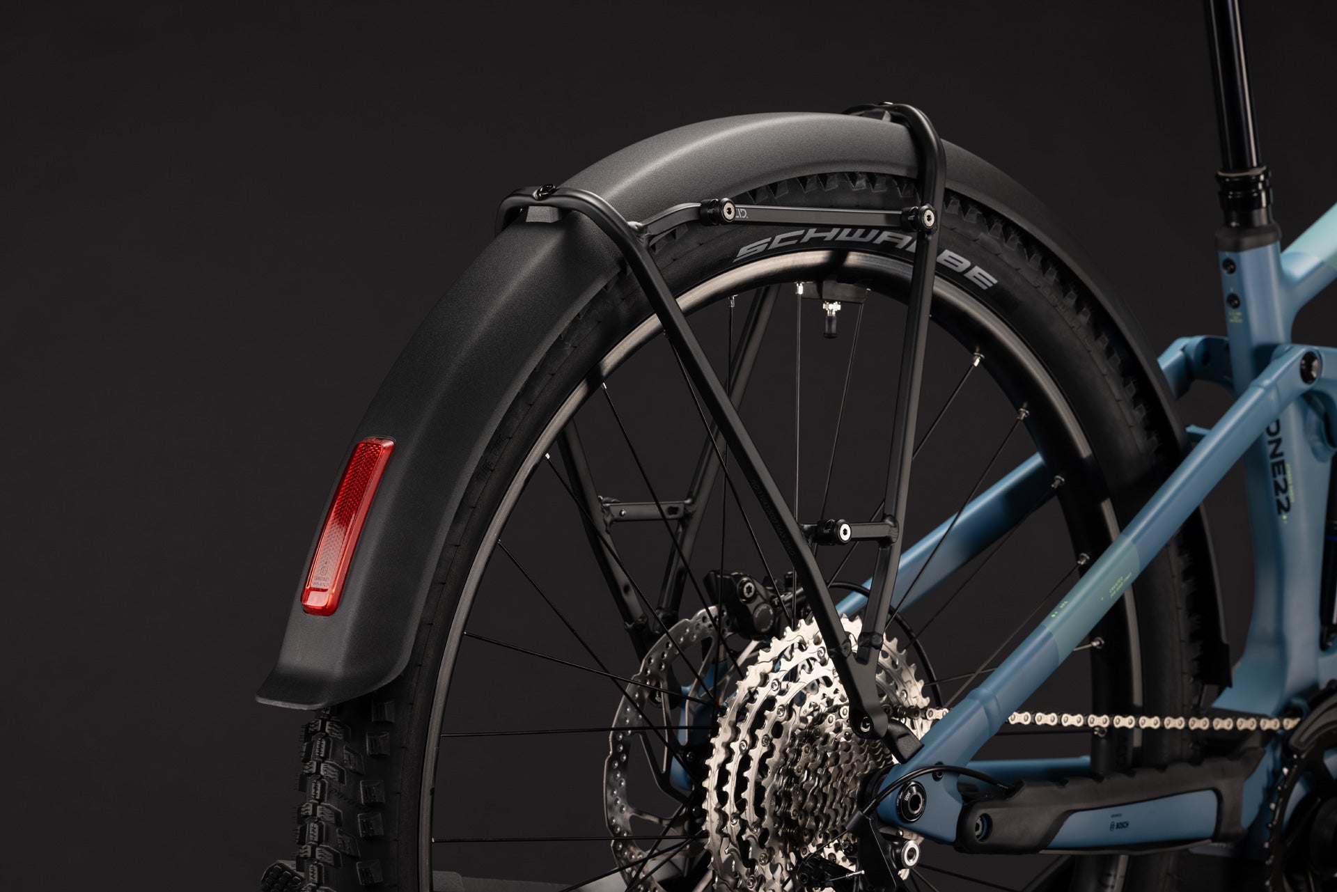 CUBE Stereo Hybrid ONE22 Pro 800 FE E-Bike mit Schutzblech und Gepäckträger in Bluesapphire-Blue