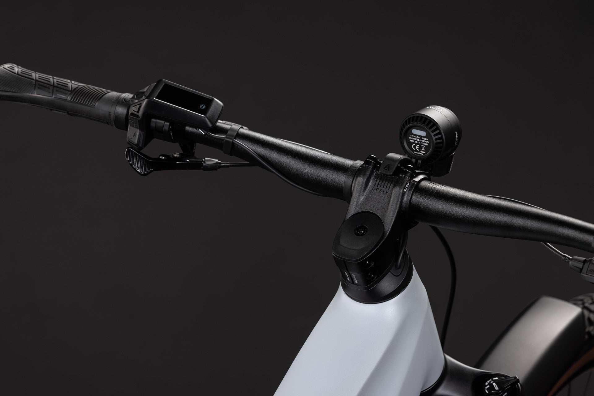 CUBE Stereo Hybrid ONE22 Pro 800 FE in foggrey'n'sparklerose, Lenker-Detail mit Display und Licht