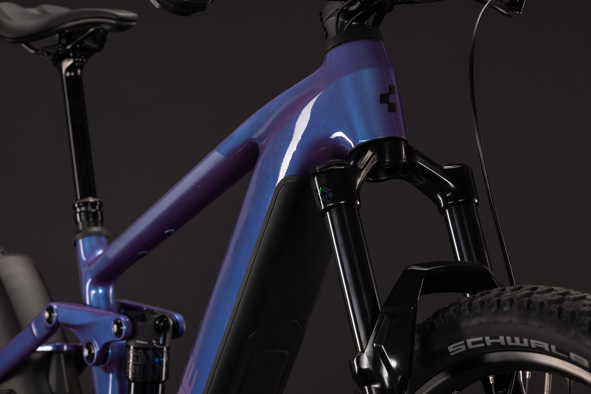 CUBE Stereo Hybrid ONE44 Pro 800 in Blueiris und Purple, E-Mountainbike Rahmendetail