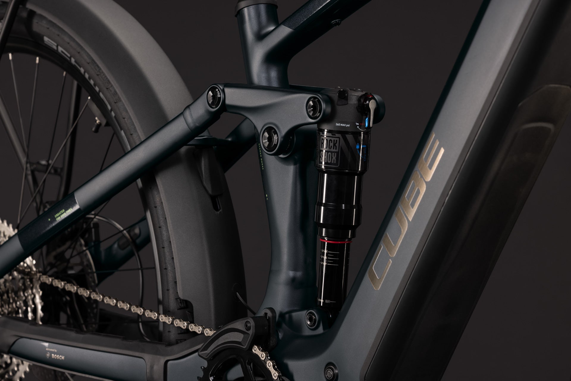 CUBE Stereo Hybrid ONE44 Pro 800 FE coal´n´black, Detailansicht Hinterbau mit Dämpfer