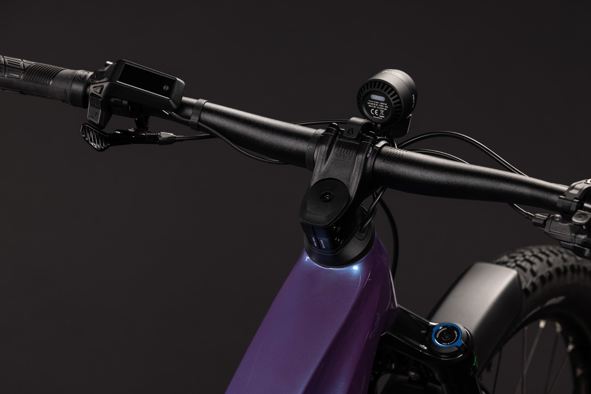 CUBE Stereo Hybrid ONE44 Pro 800 FE blueiris´n´purple, Lenker und Cockpit im Detail