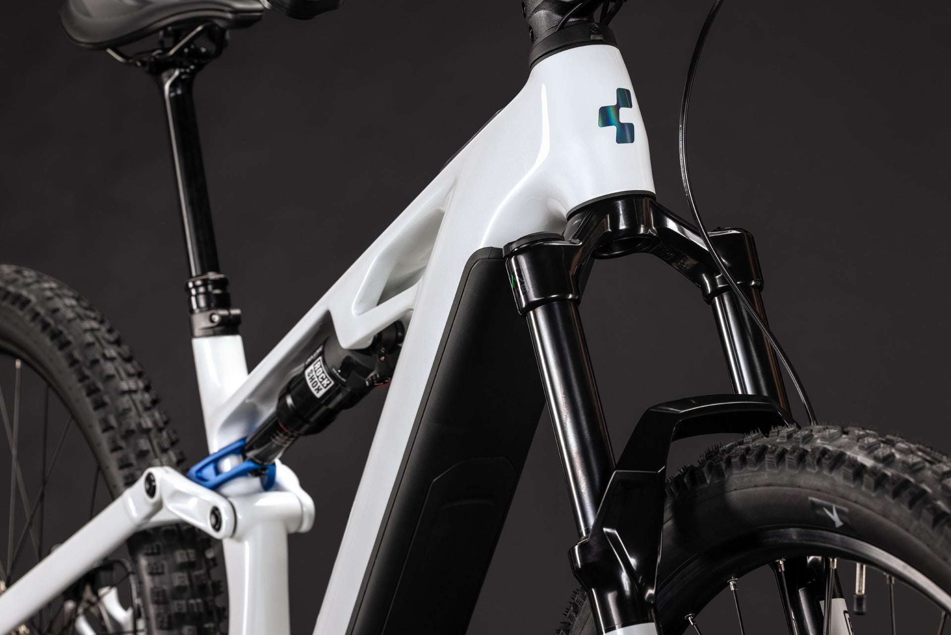 CUBE Stereo Hybrid ONE44 HPC Pro 800 in metallicwhite'n'blue, Rahmen und Federgabel Detail