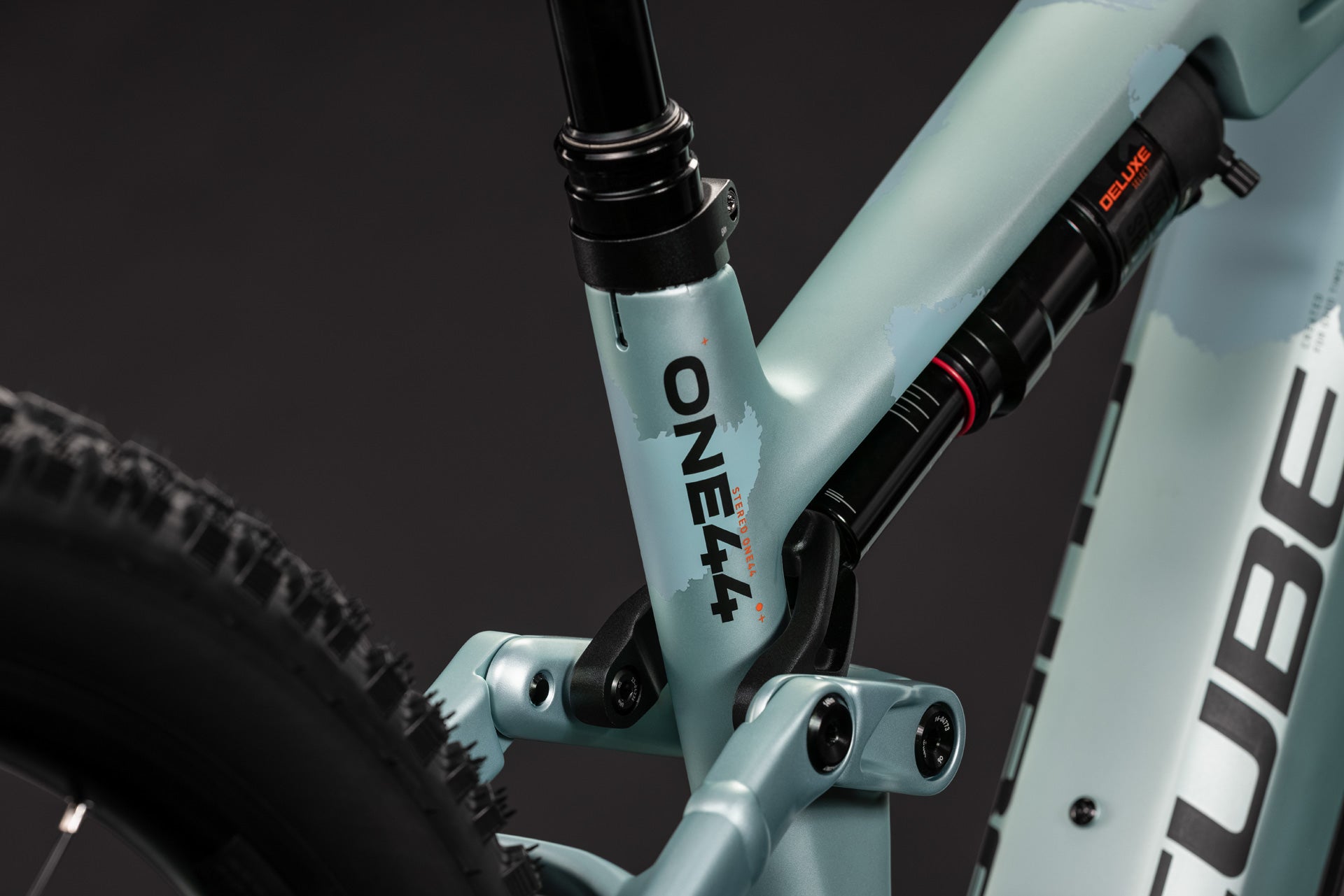 CUBE Stereo Hybrid ONE44 HPC Pro 800 pearlaqua'n'black, Rahmen-Detail mit Dämpfer