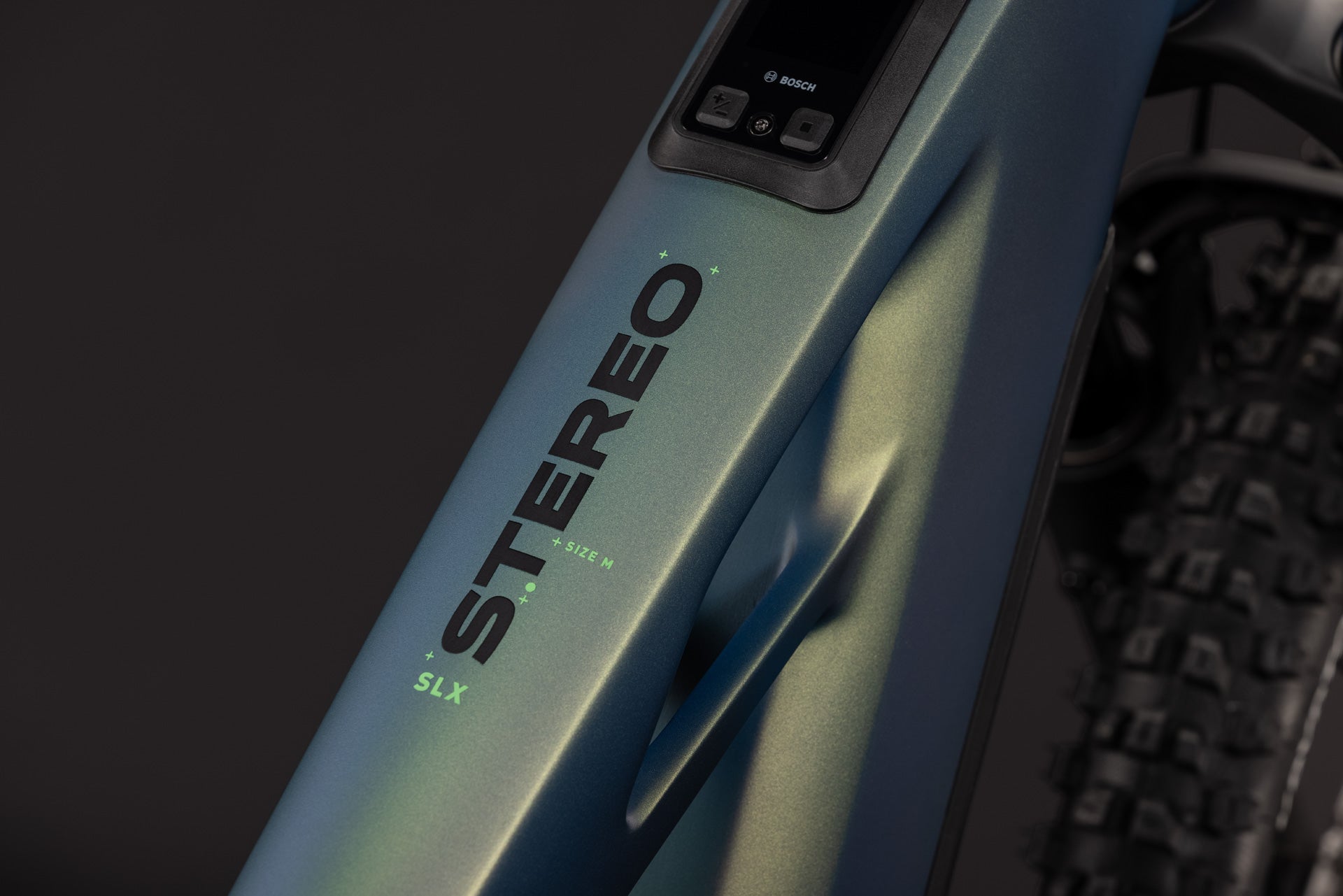 CUBE Stereo Hybrid ONE44 HPC SLX 800 jungali´n´black, Oberrohr mit Bosch-Display im Detail