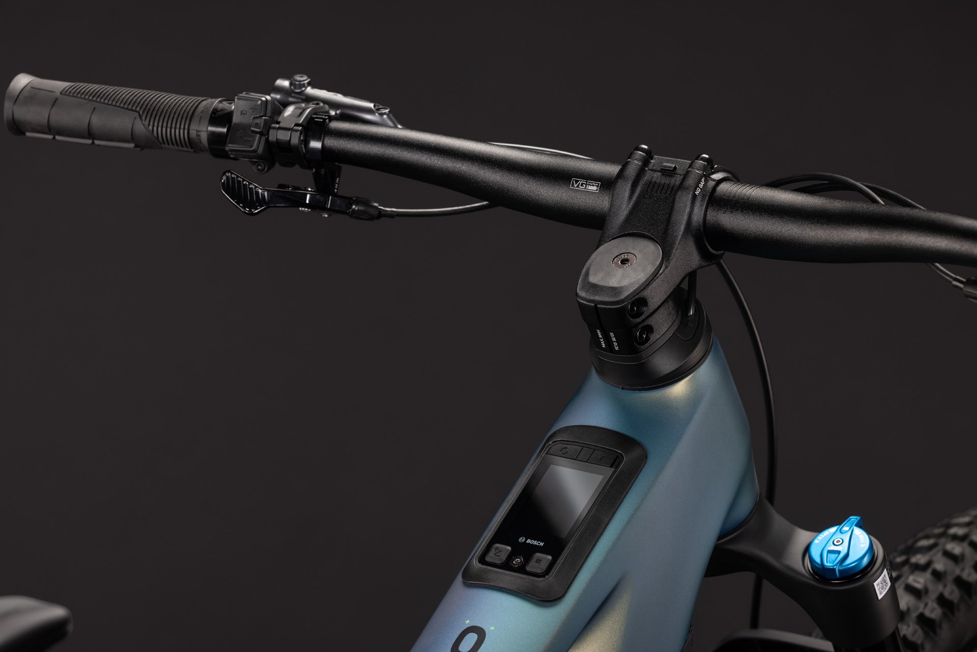 CUBE Stereo Hybrid ONE44 HPC SLX 800 jungali´n´black, Cockpit mit Lenker und Display