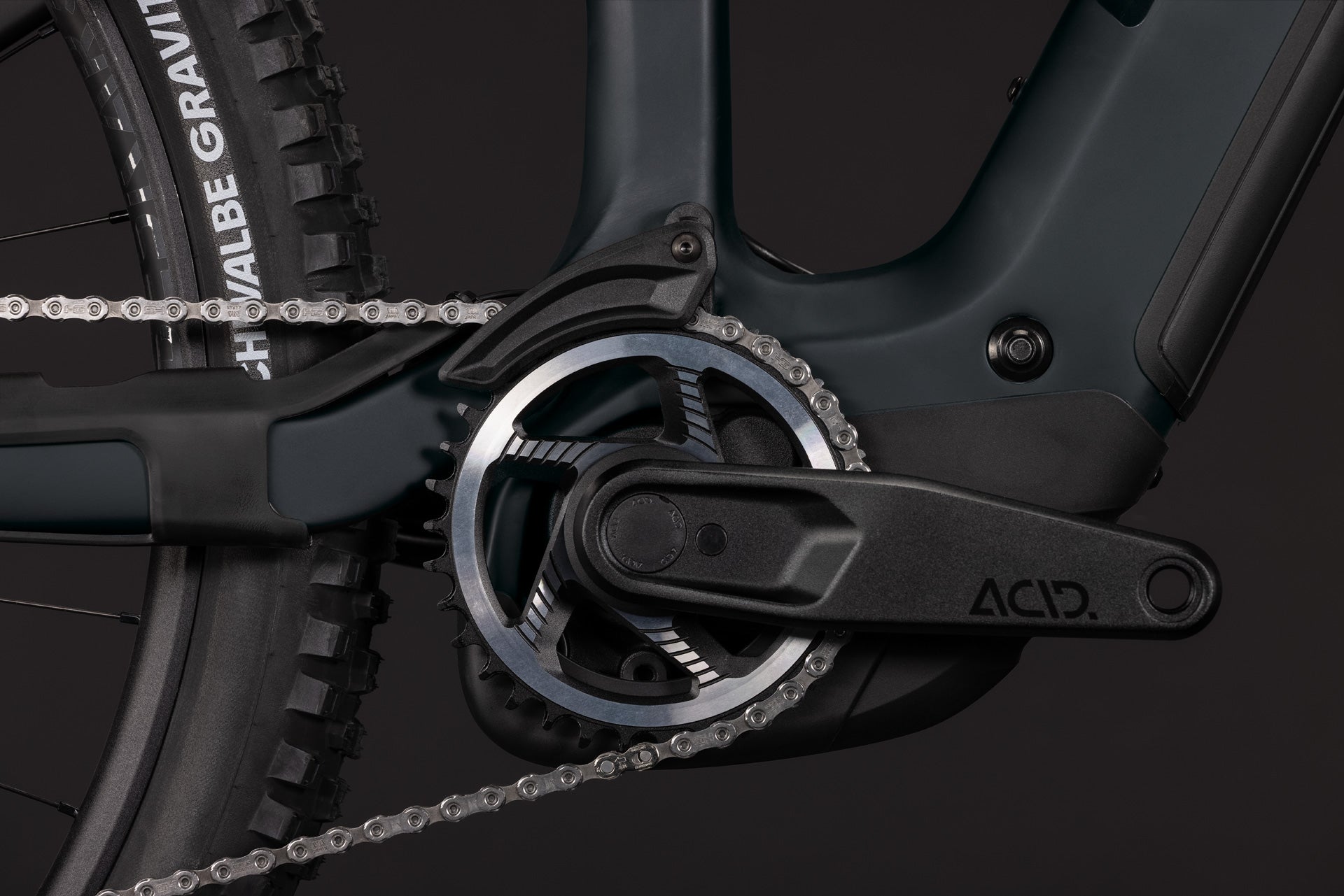 CUBE Stereo Hybrid ONE44 HPC AT 800 carbon´n´white, Detail von Motor und Kurbeltrieb