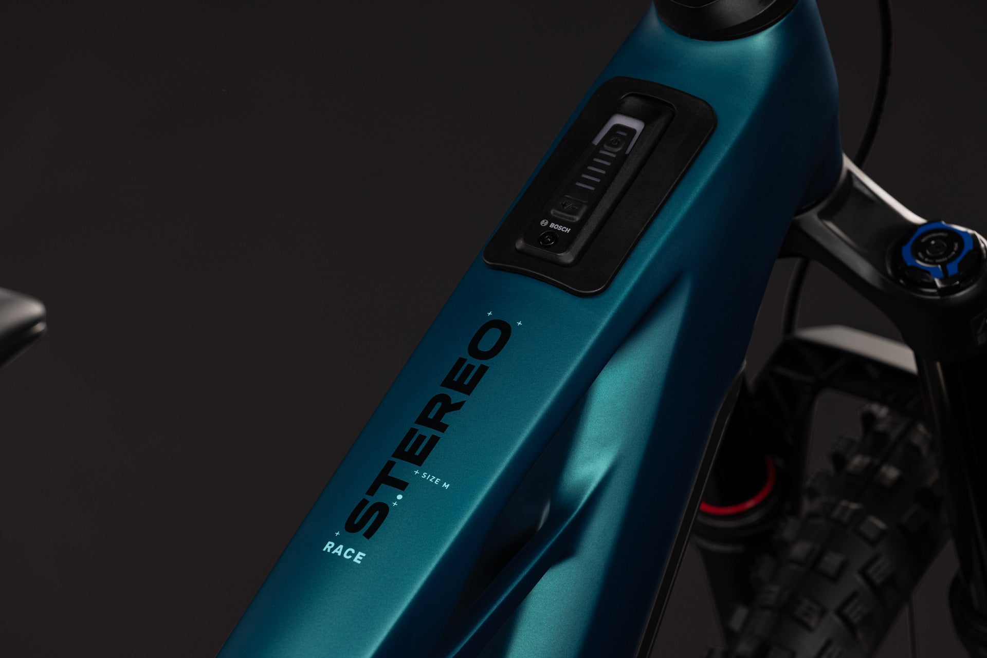 CUBE Stereo Hybrid ONE77 HPC Race 800 in metallicpetrol'n'black, Oberrohr mit Display