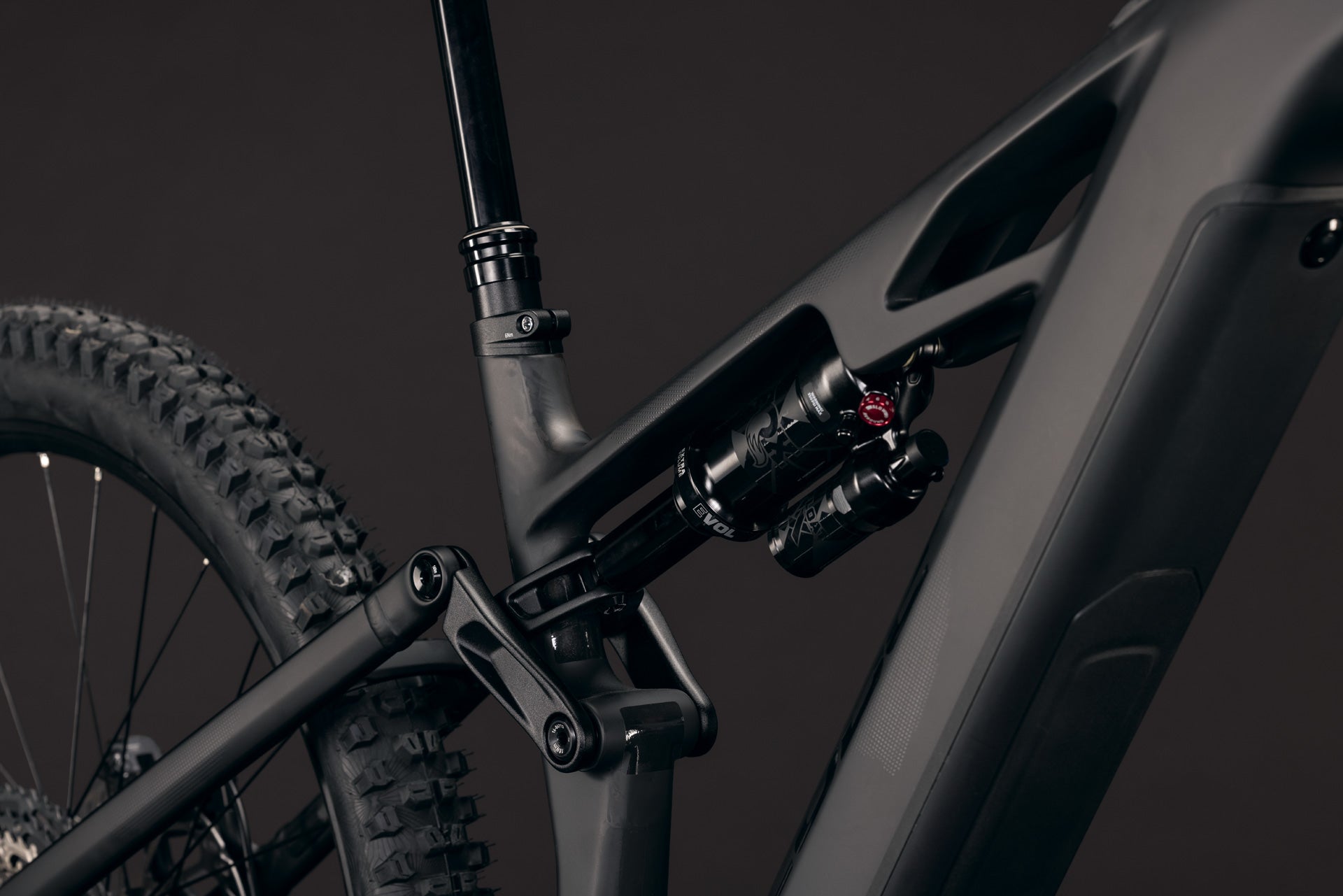 CUBE Stereo Hybrid ONE77 HPC SLX 800 blackline, Federbein und Rahmen im Detail