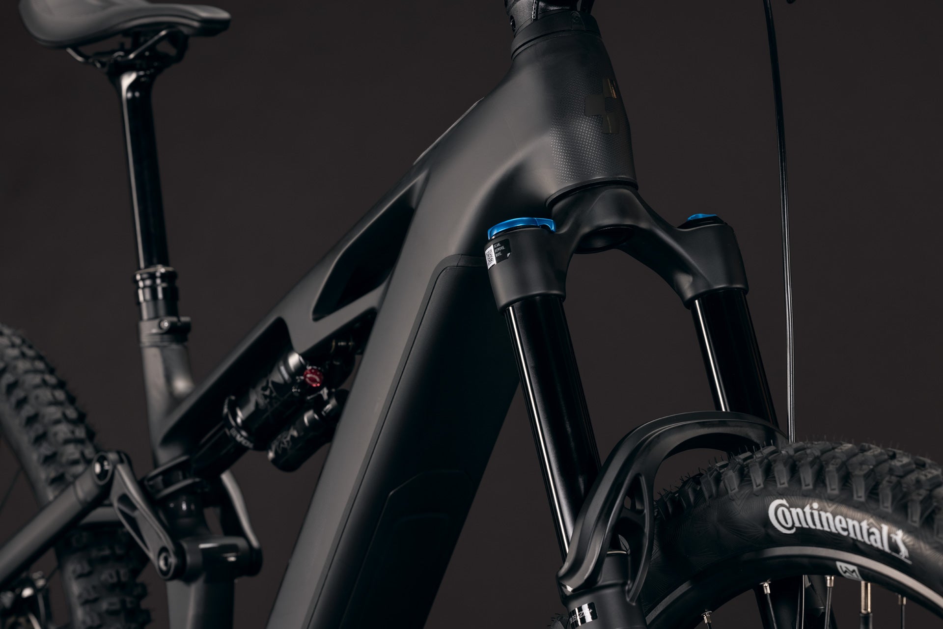 CUBE Stereo Hybrid ONE77 HPC SLX 800 blackline E-MTB, Detail von Rahmen und Federgabel