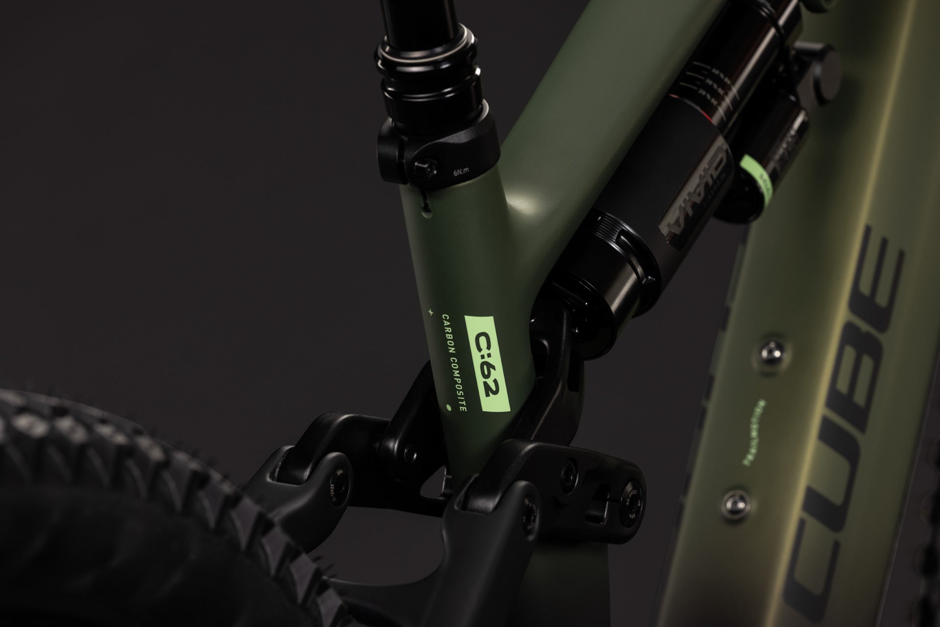 CUBE AMS Hybrid 177 C:62 TM 600X in reedgreen’n’gills, Detail von Rahmen und Dämpfer
