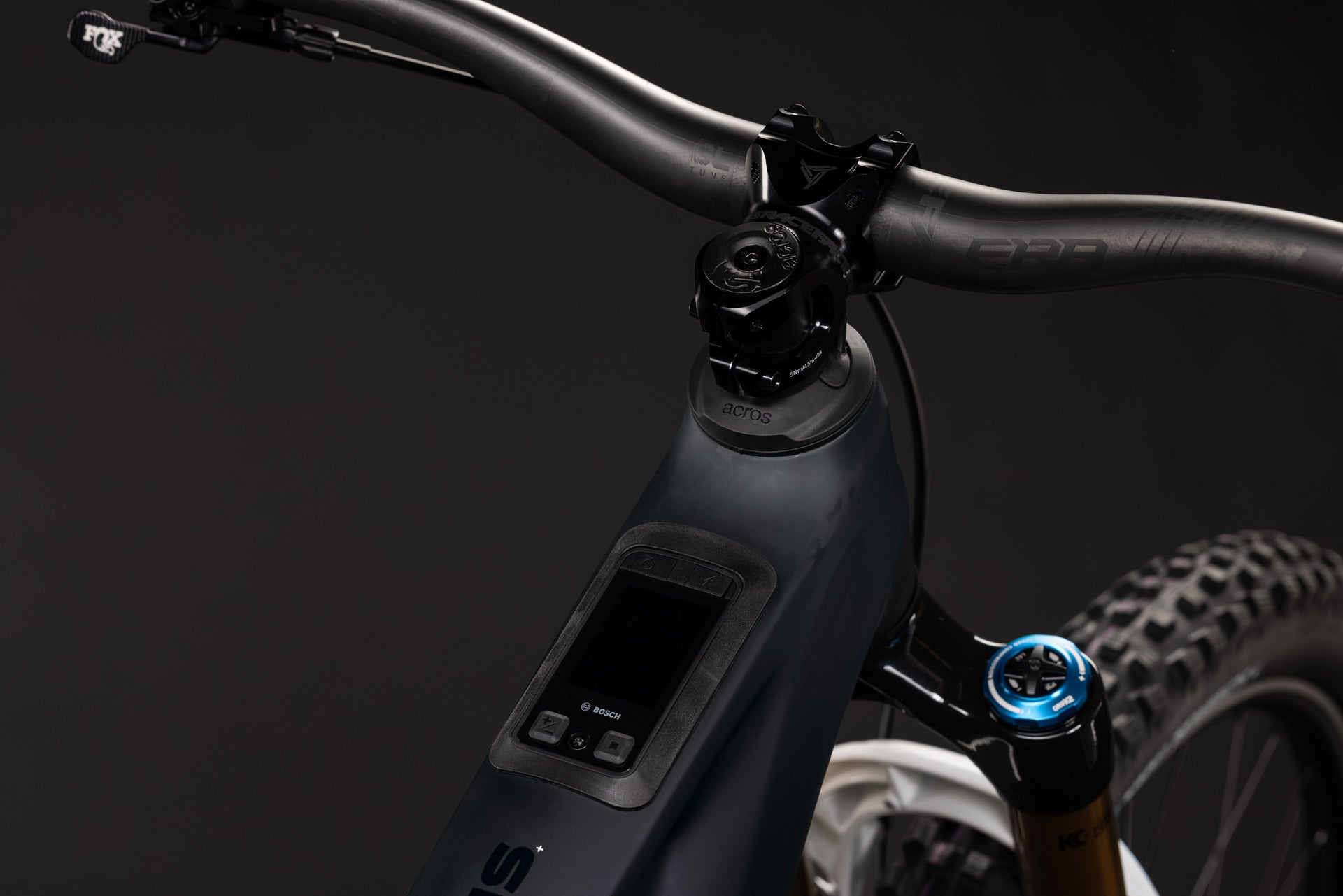 CUBE AMS Hybrid 177 C:62 AT 600X carbon´n´white, Cockpit mit Lenker und Bosch-Display
