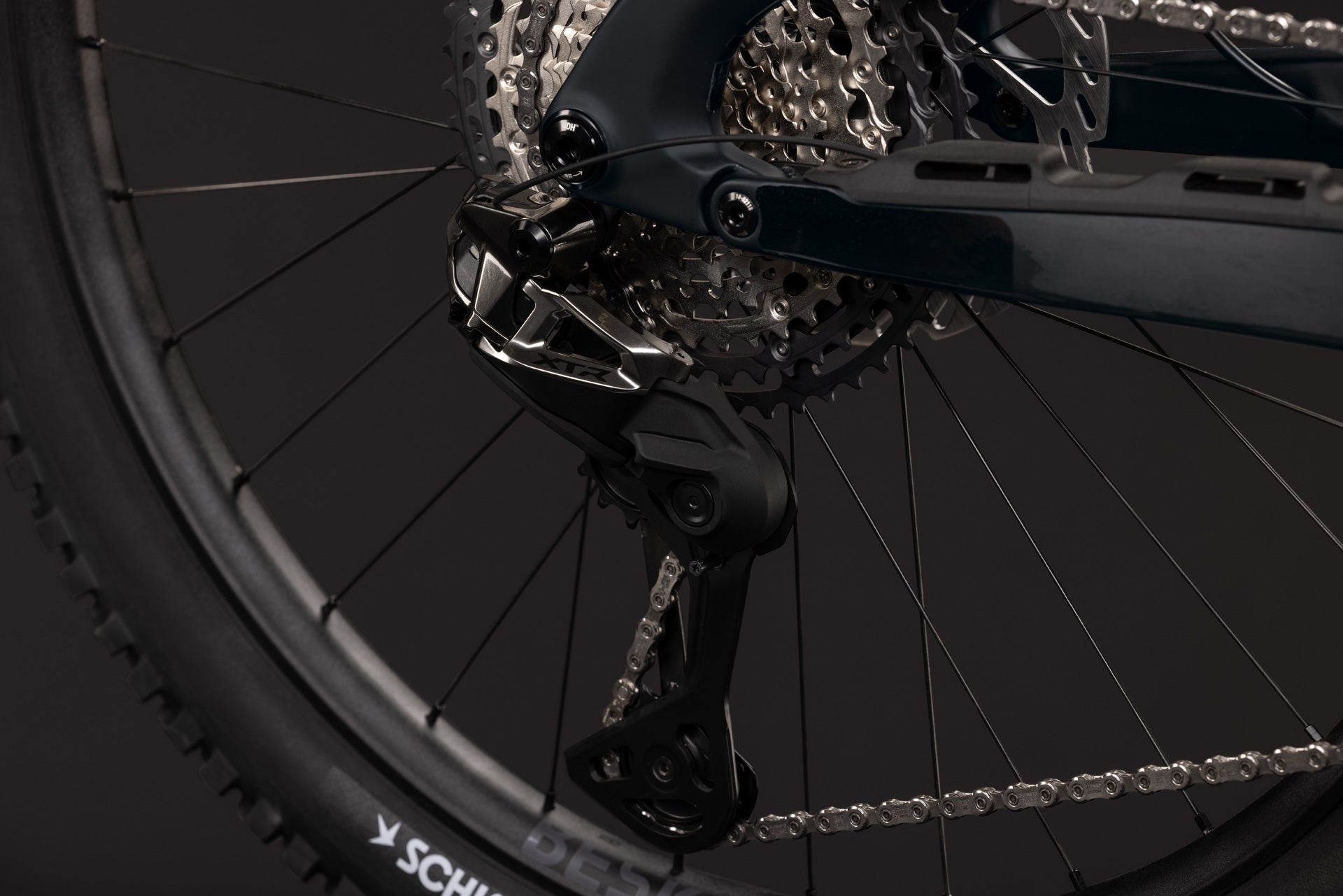 CUBE AMS Hybrid 177 C:62 AT 600X carbon´n´white, Detail von Hinterrad und Schaltwerk