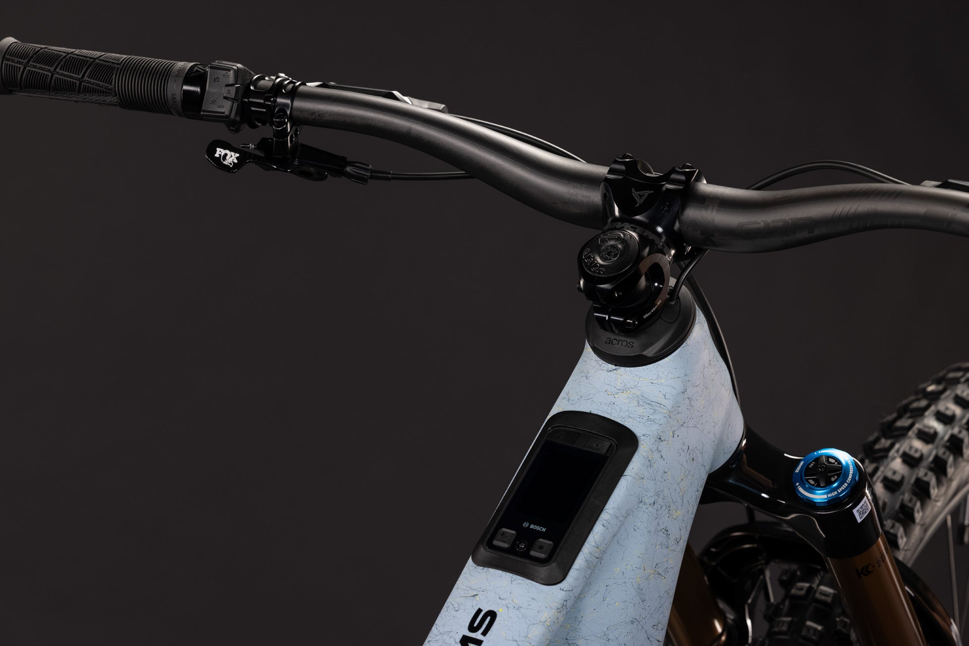 CUBE AMS Hybrid 177 C:62 Super TM 600X artichoke´n´lime – Cockpit und Oberrohransicht