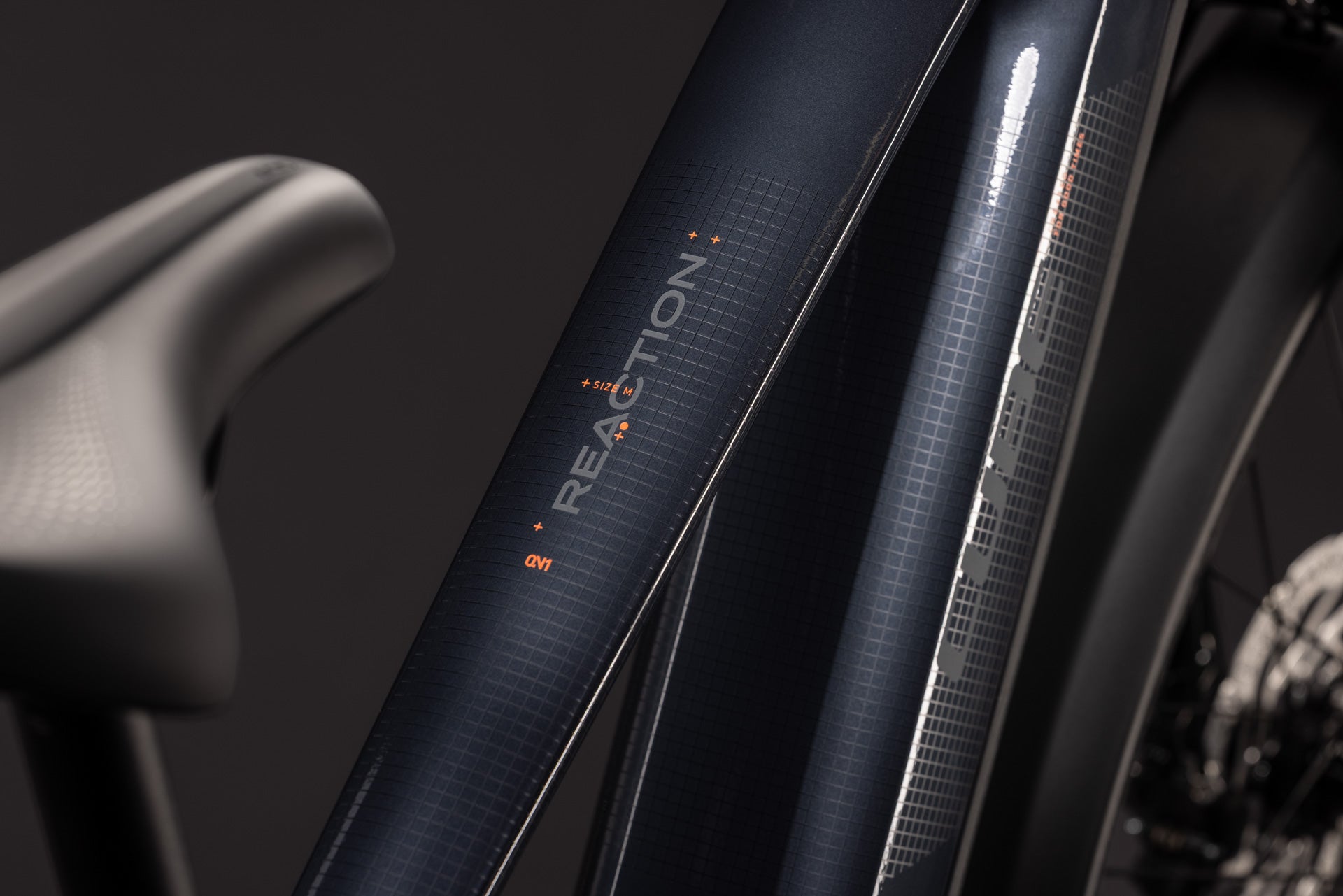 CUBE Reaction Hybrid ONE 720 FE oolonggrey'n'reflex im Detailbild der Rahmenrohre