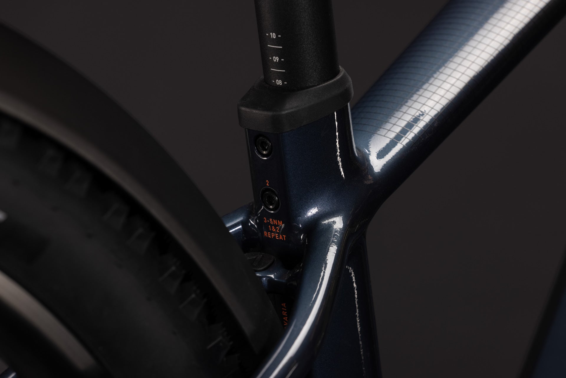 CUBE Reaction Hybrid ONE 720 FE in oolonggrey´n´reflex, Detail des Rahmenbereichs