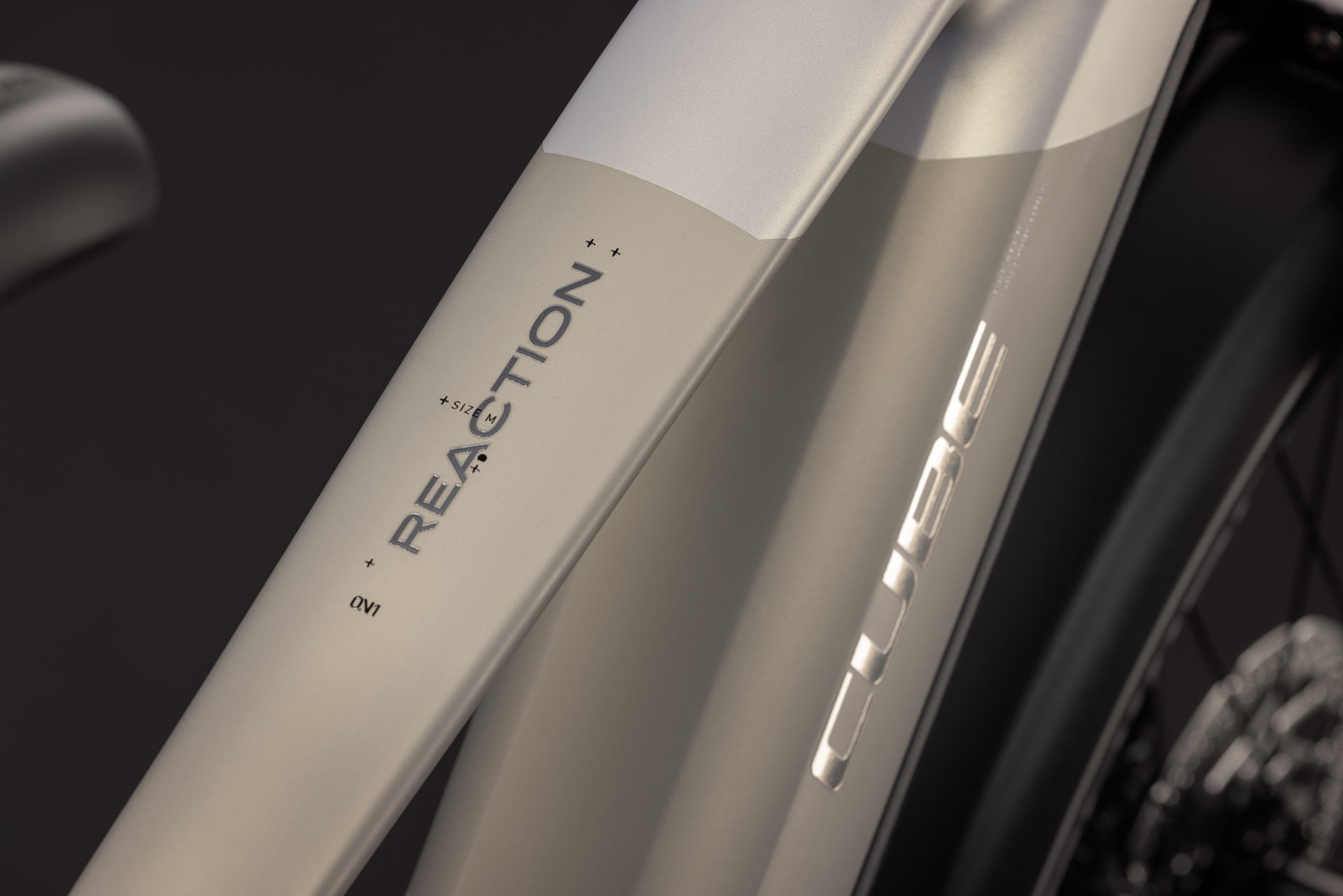 CUBE Reaction Hybrid ONE 720 FE pearlsilver'n'chrome E-Bike im Detailblick
