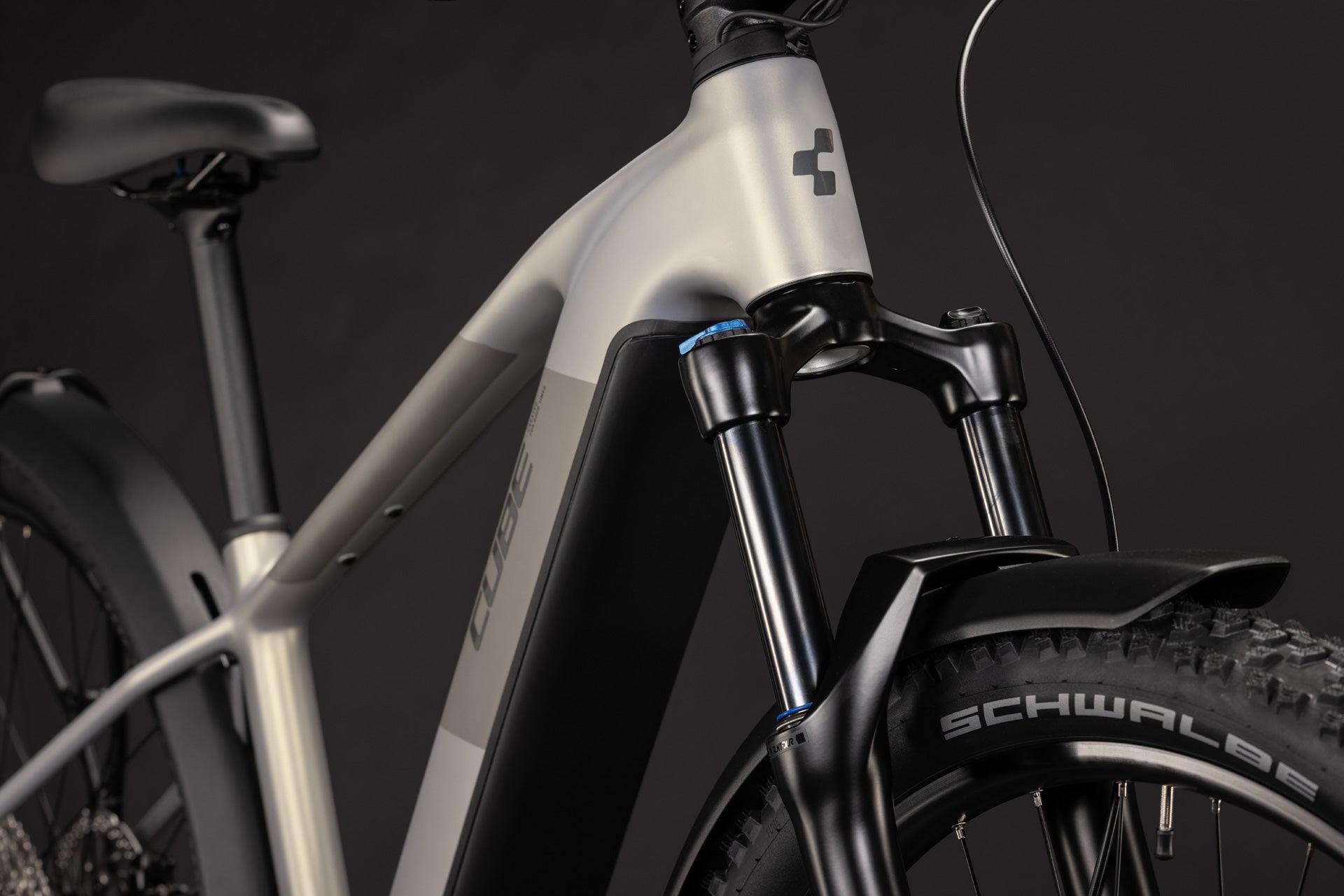 CUBE Reaction Hybrid ONE 720 FE in Pearlsilver und Chrome, E-Mountainbike-Detailansicht