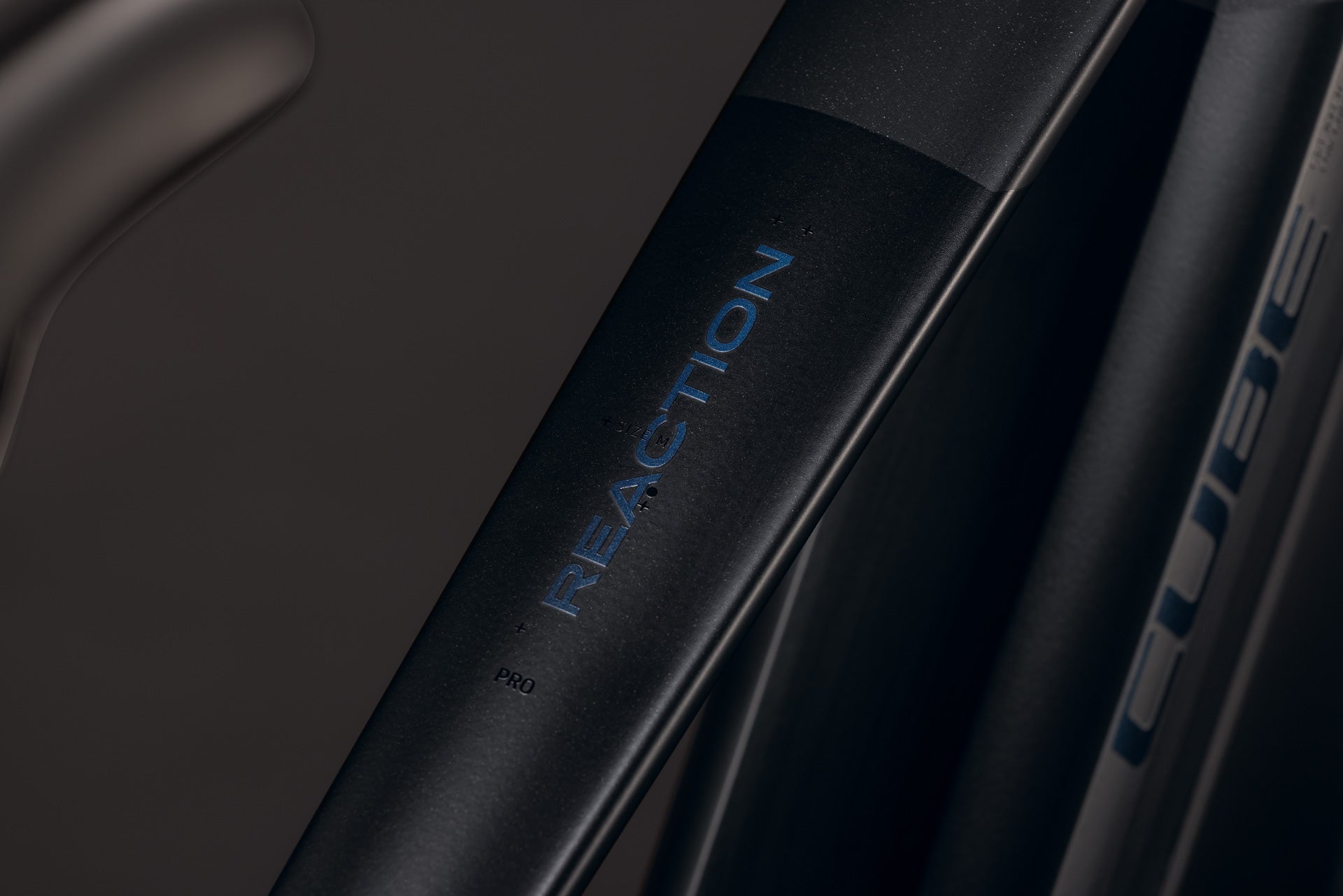 CUBE Reaction Hybrid Pro 800 FE silverdust´n´prism E-Bike im Detailbild
