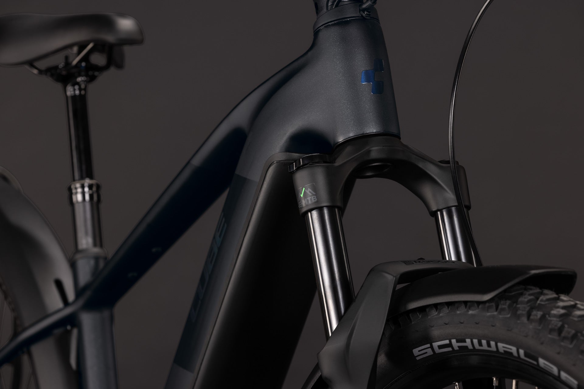 CUBE Reaction Hybrid Pro 800 FE silverdust´n´prism E-Bike mit Federgabel und Laufrad