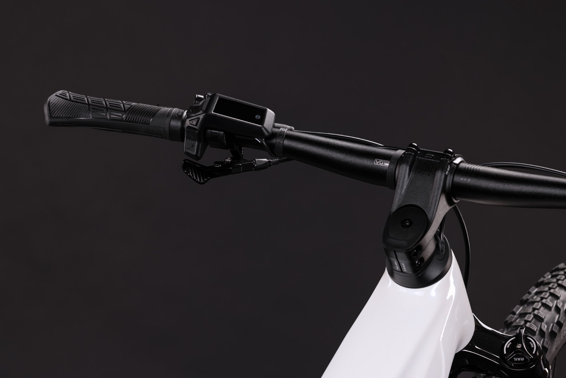 CUBE Reaction Hybrid Race 800 snow´n´black.