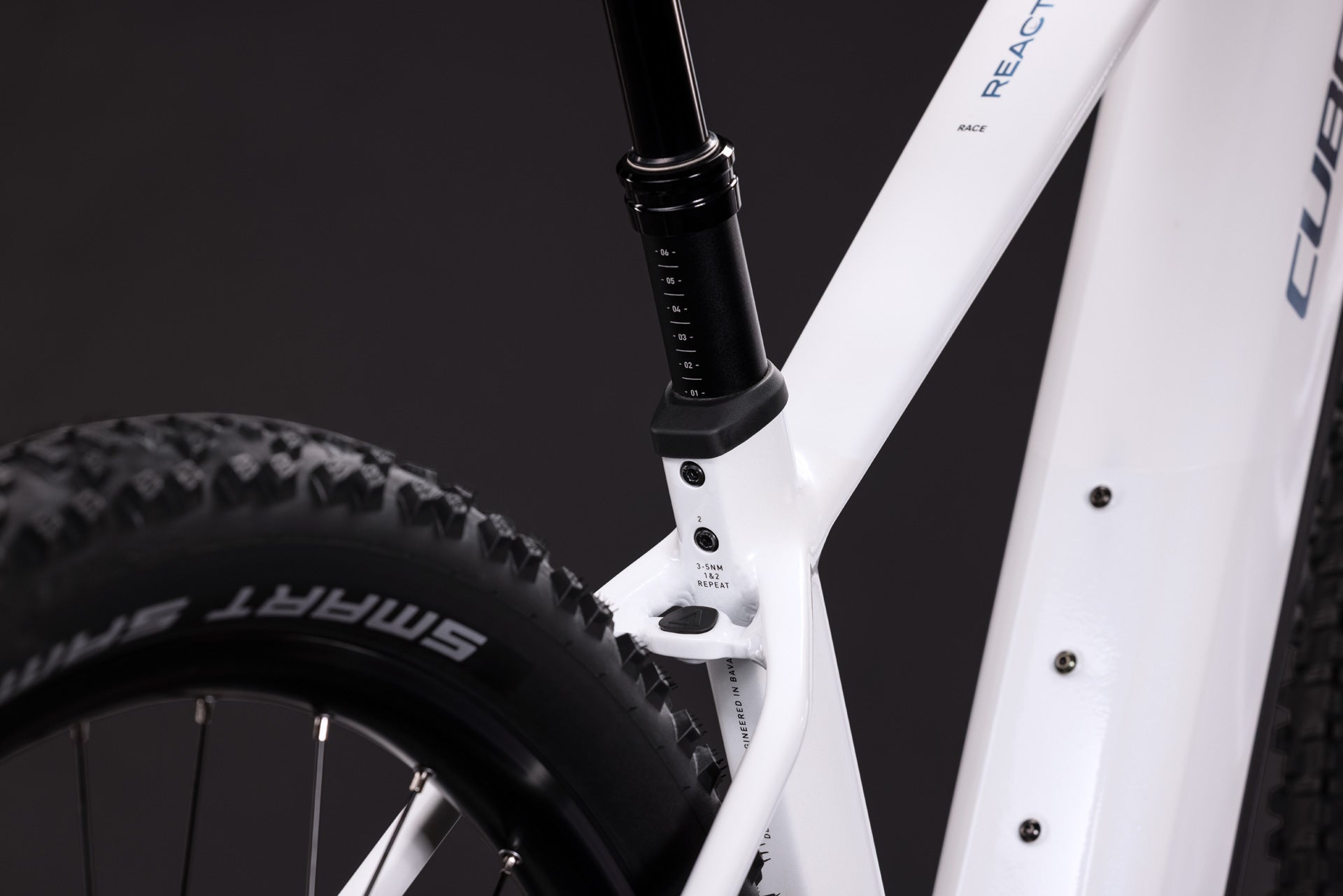 CUBE Reaction Hybrid Race 800 snow´n´black.