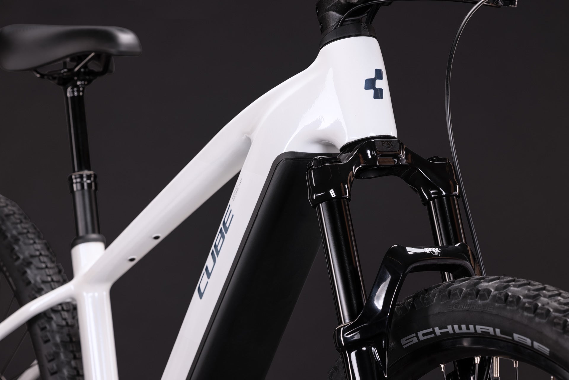 CUBE Reaction Hybrid Race 800 snow´n´black.