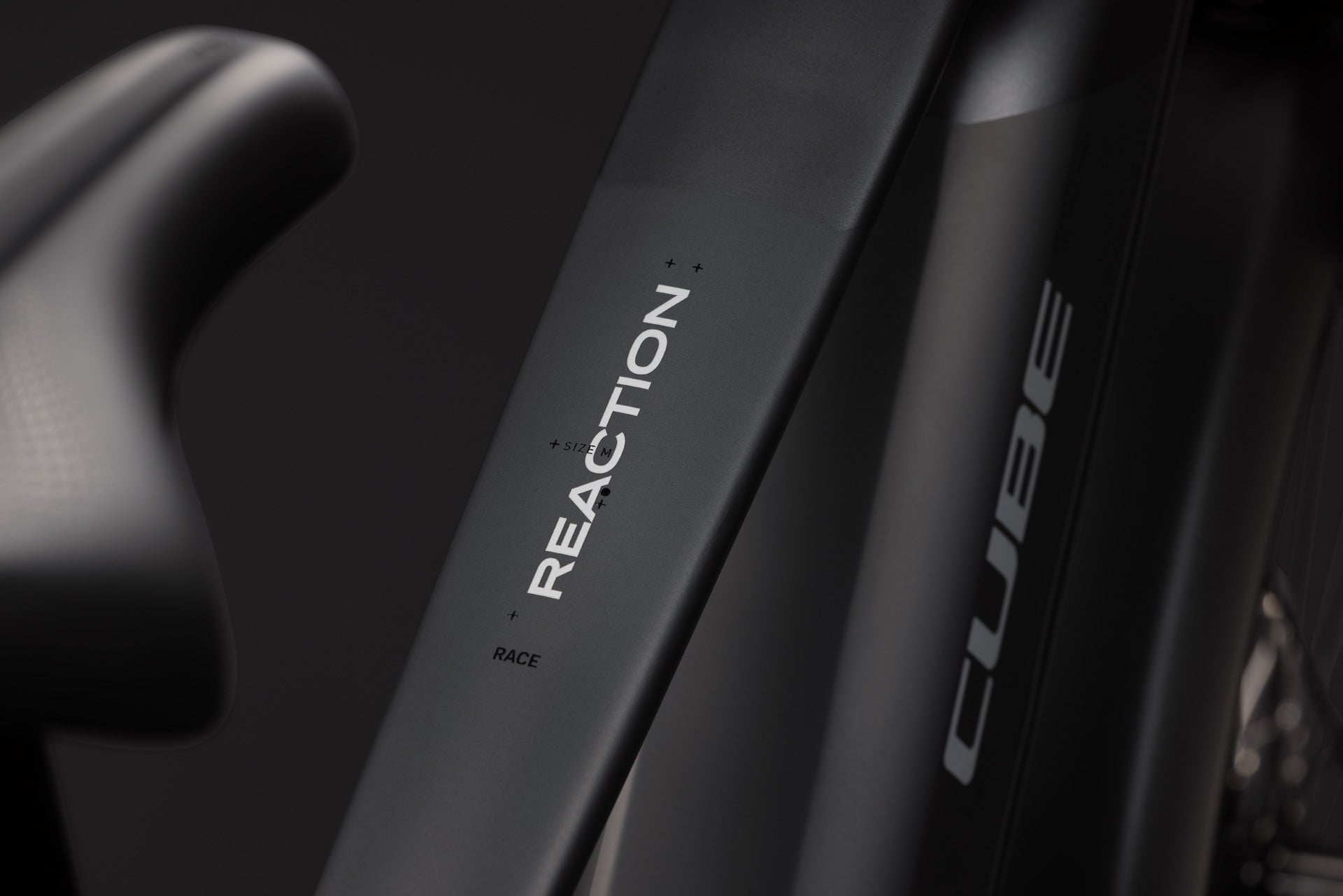 CUBE Reaction Hybrid Race 800 FE in slabgrey´n´chrome, Rahmen-Detailaufnahme