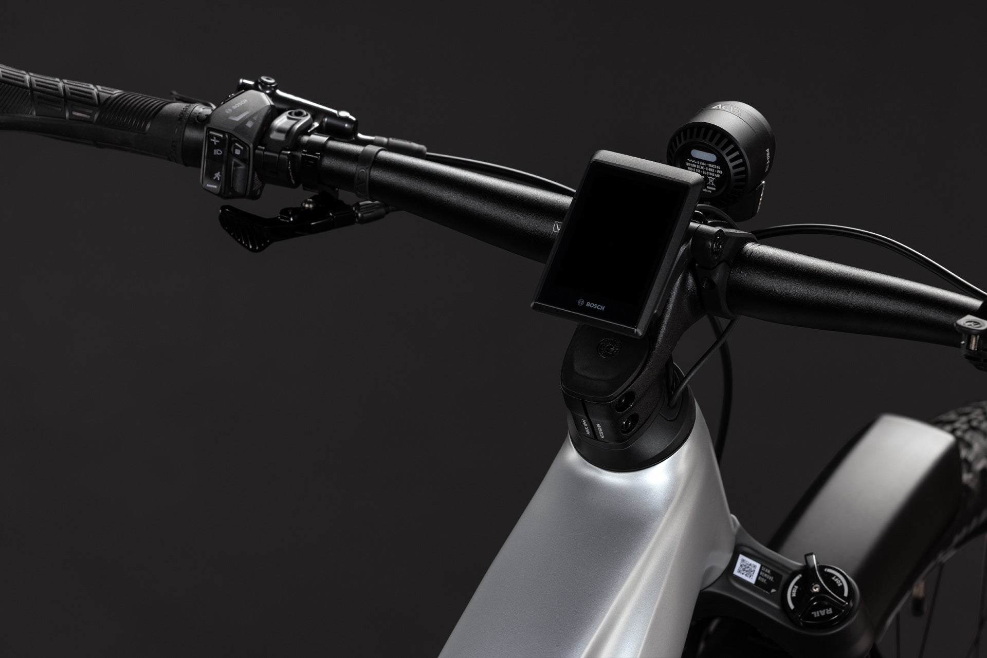 CUBE Reaction Hybrid SLX 800 FE platinum´n´reflex, Lenker mit Bosch-Display und Bedieneinheit