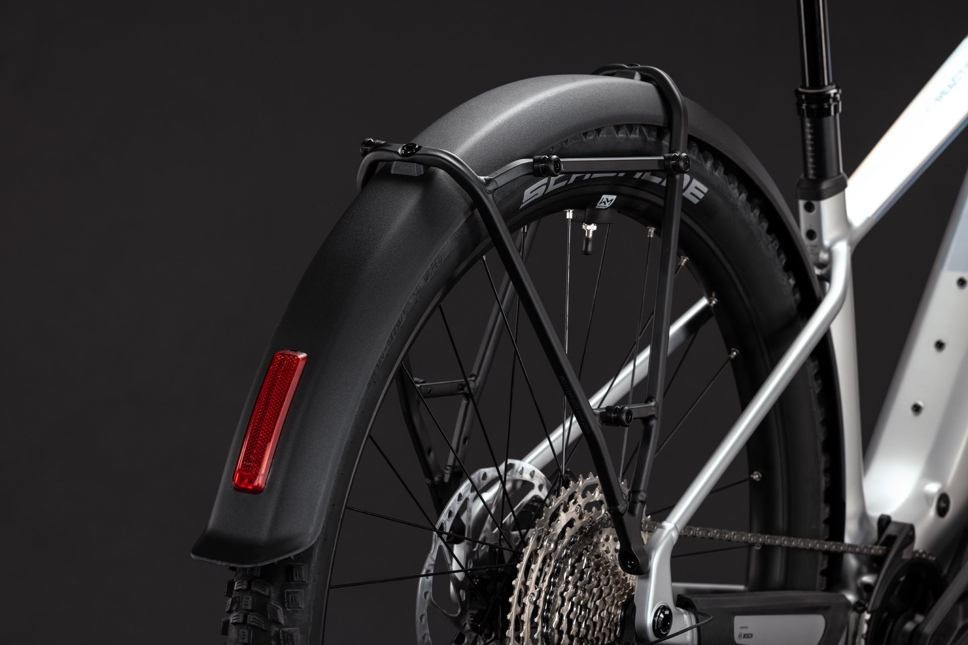 CUBE Reaction Hybrid SLX 800 FE platinum´n´reflex mit Gepäckträger und Hinterradschutzblech