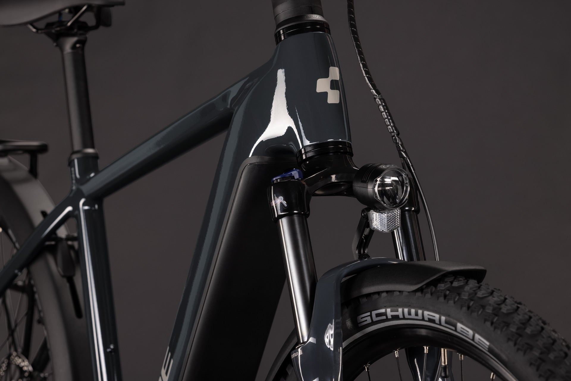 CUBE Nuride Hybrid Performance 720 E-Bike in shadowgrey´n´grey, Frontansicht