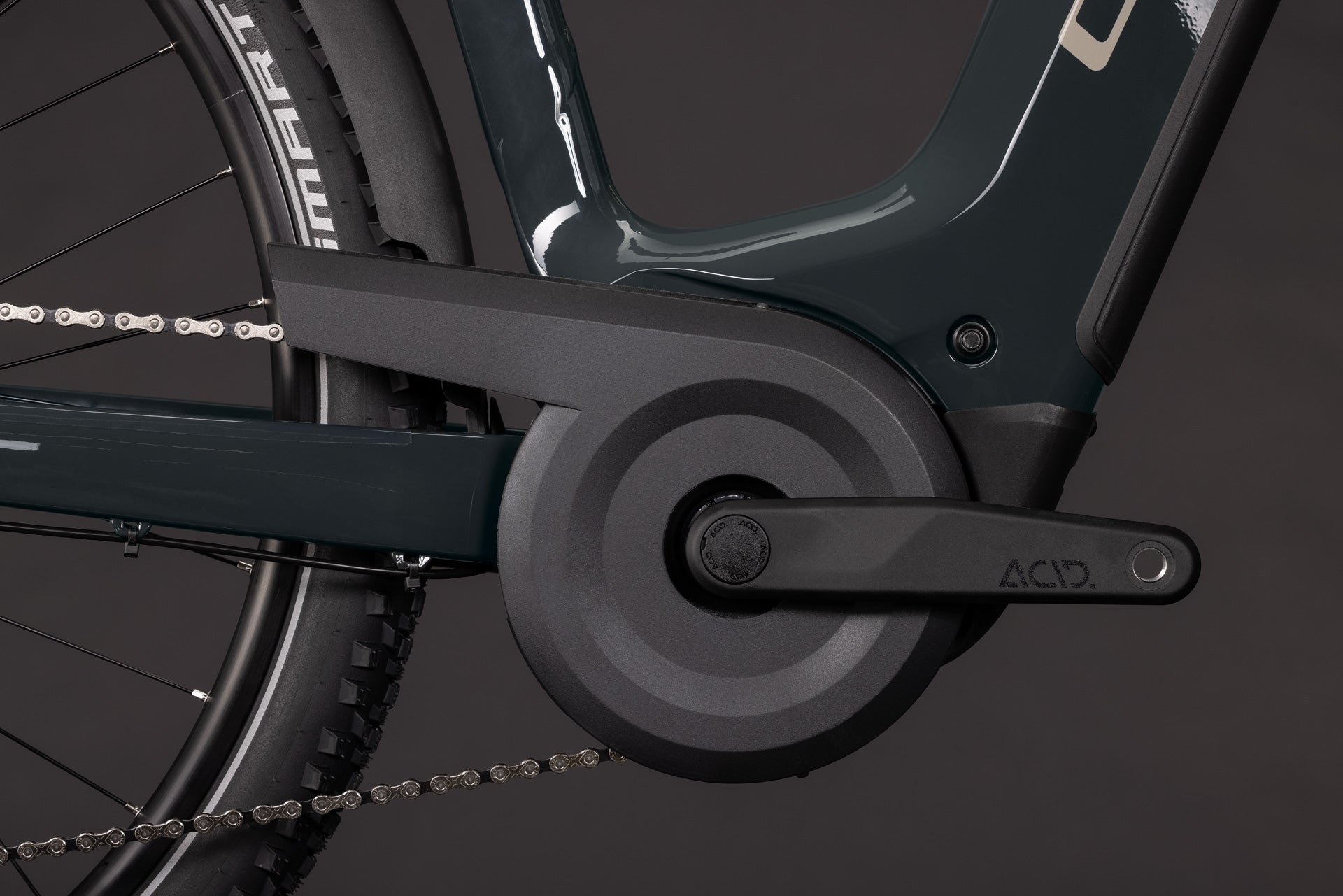 CUBE Nuride Hybrid Performance 720 in shadowgrey´n´grey, Detail von Antrieb und Kettenblatt