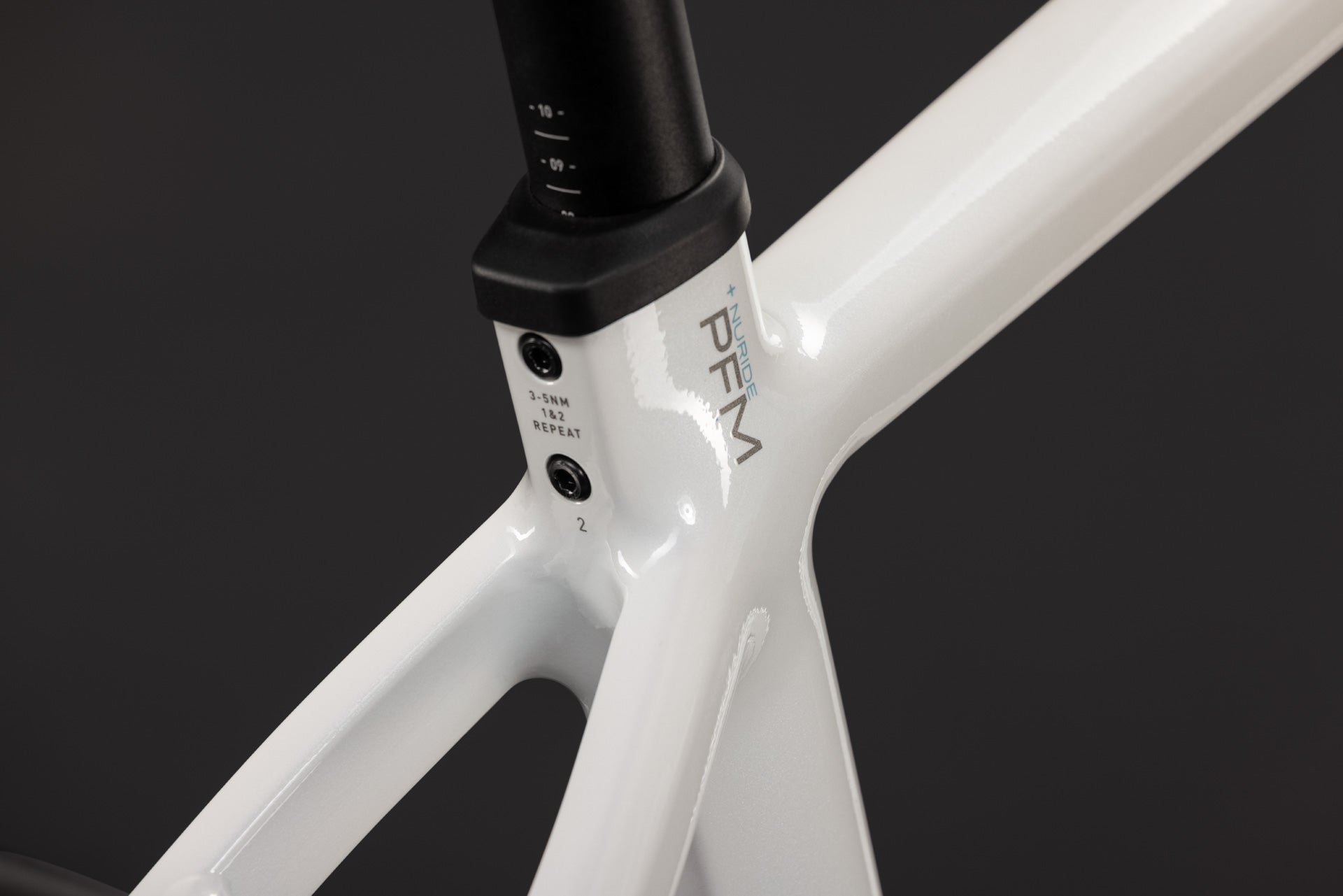 CUBE Nuride Hybrid Performance 720 in metallicwhite´n´grey, Rahmen-Detailansicht