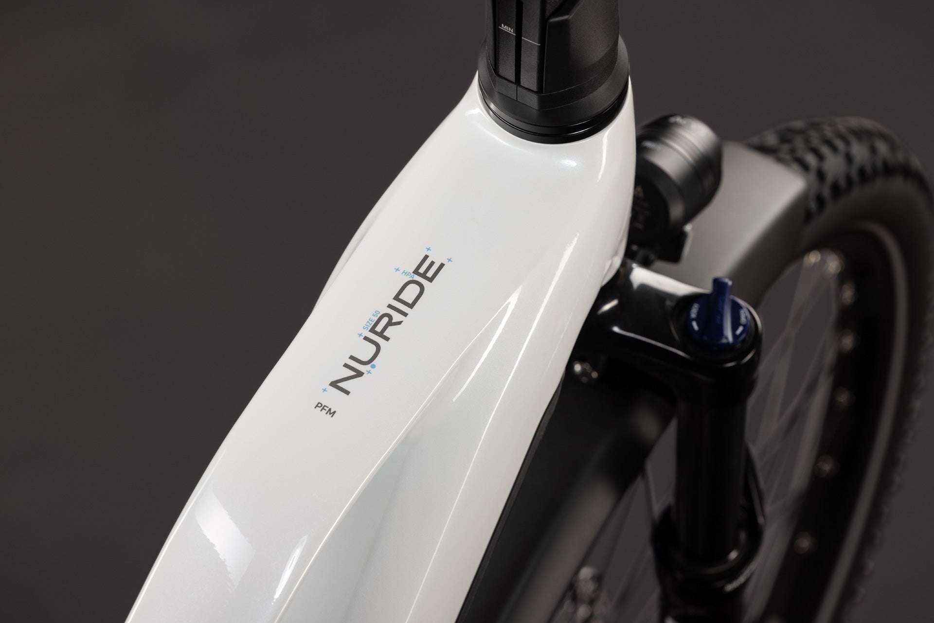 CUBE Nuride Hybrid Performance 720 in metallicwhite´n´grey, Detailansicht des E-Bike-Rahmens