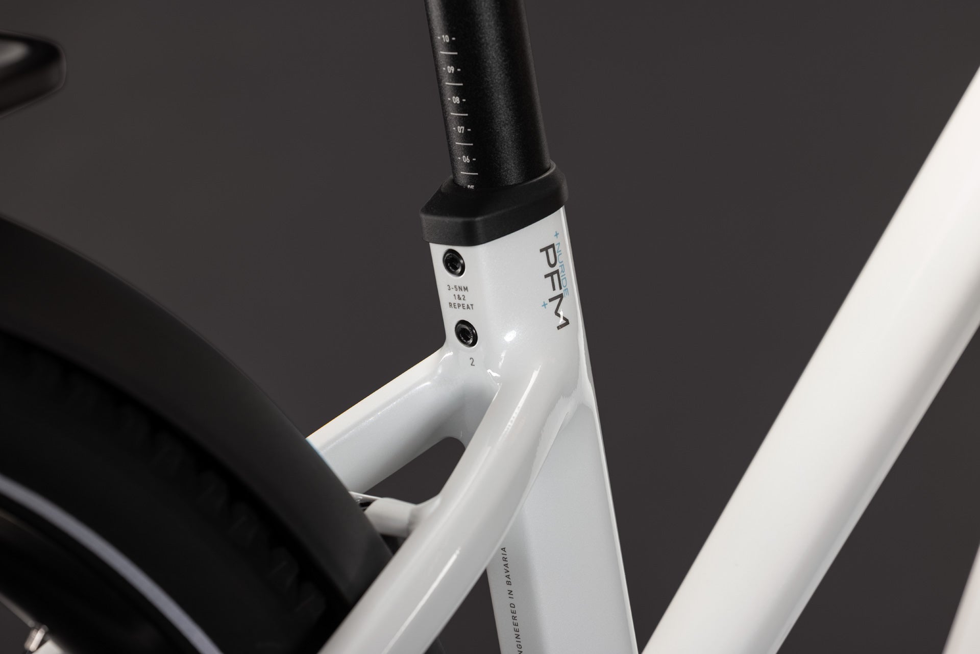 CUBE Nuride Hybrid Performance 720 in metallicwhite´n´grey, Detail des Rahmens