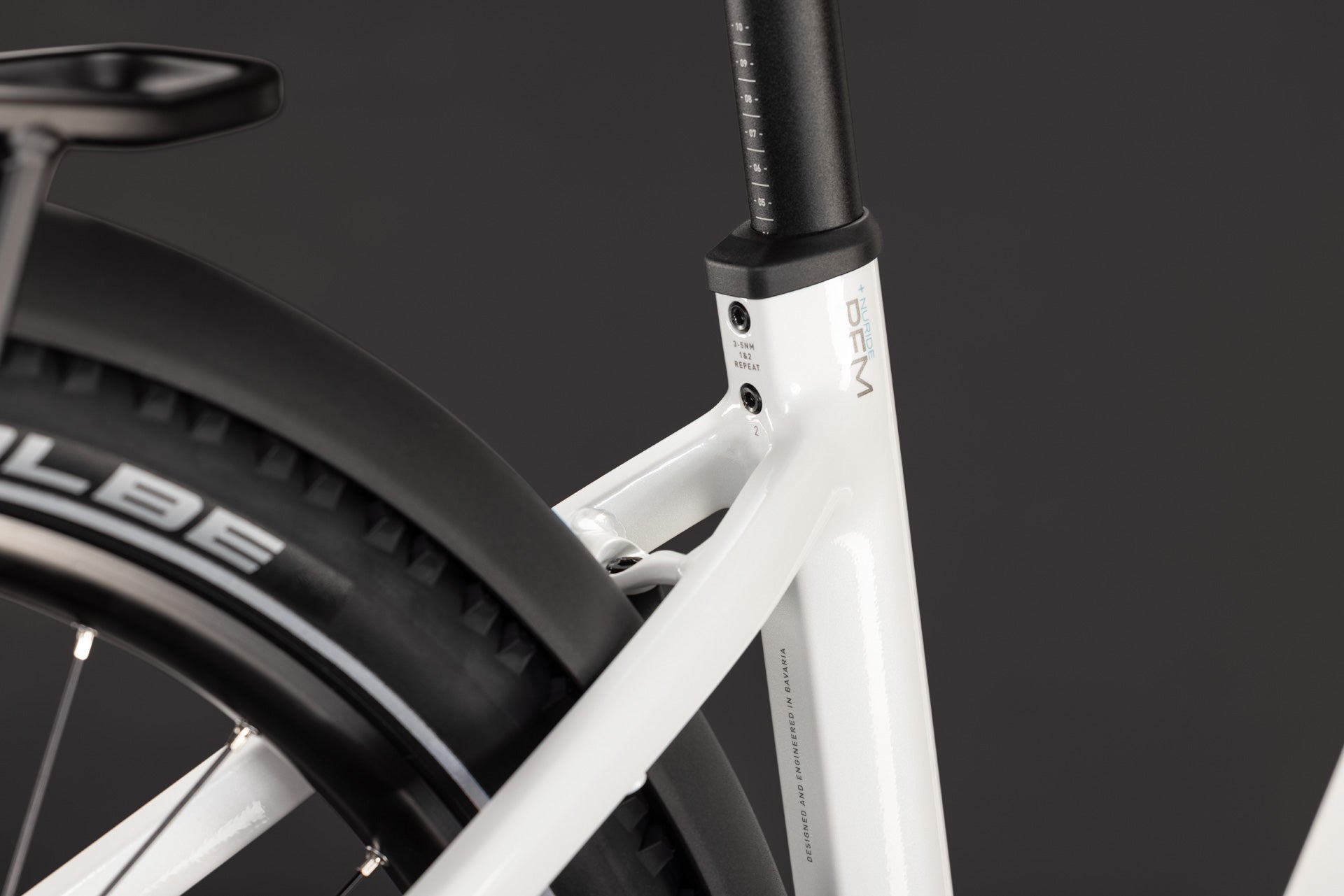 CUBE Nuride Hybrid Performance 720 in metallicwhite´n´grey, Detailansicht des Rahmens