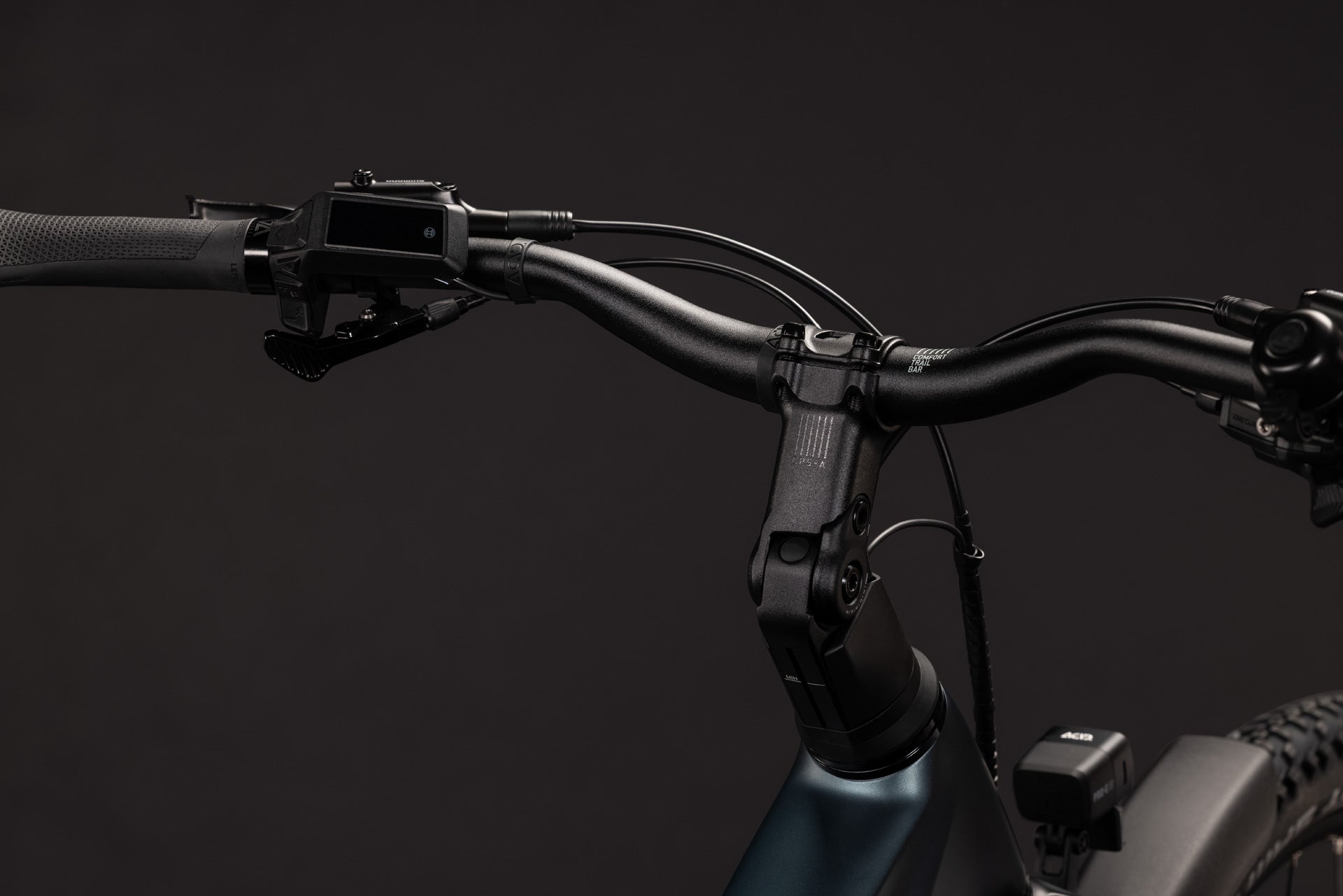 CUBE Nuride Hybrid Pro 800 deepteal’n’blue: E-Bike-Cockpit mit Lenker und Display