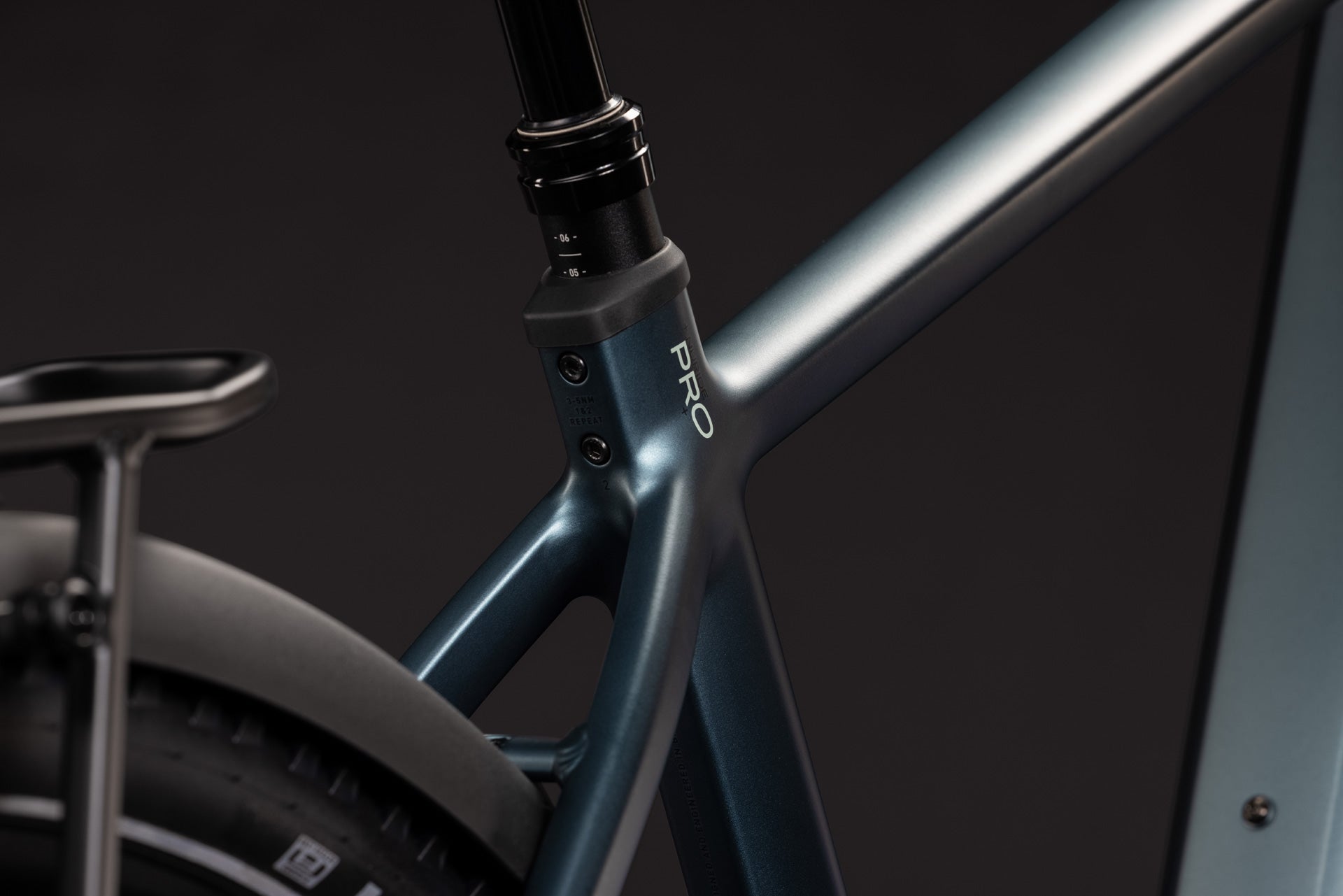 CUBE Nuride Hybrid Pro 800 in Deepteal´n´Blue, Detail vom Fahrradrahmen